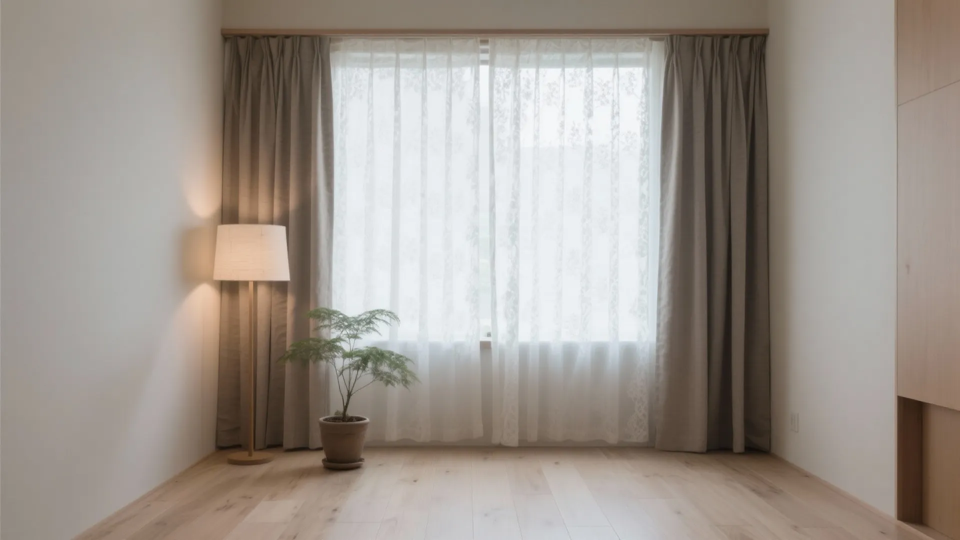 Tips 4: 窓まわりは“二層”で整える（日式風格×光の設計）