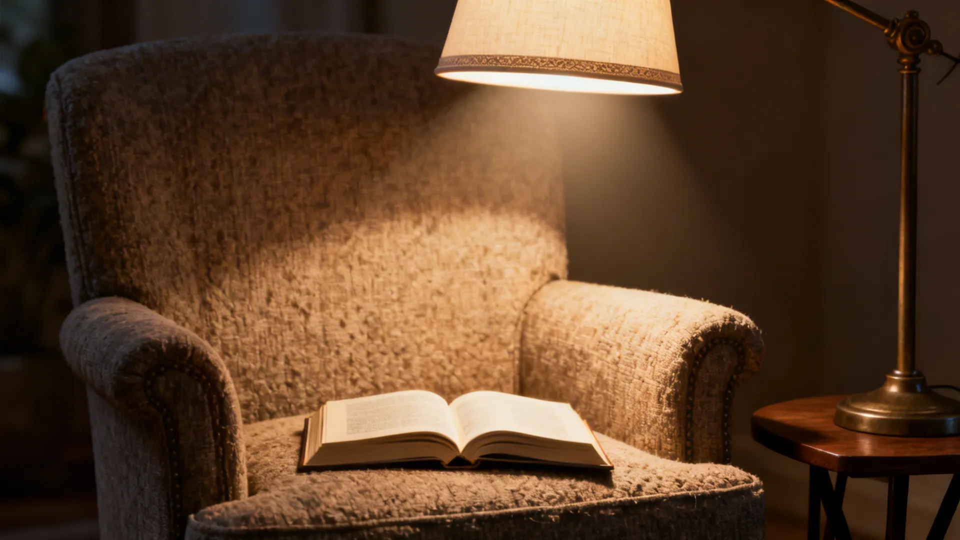 3. Accent lamps near armchairs: prioritize task comfort