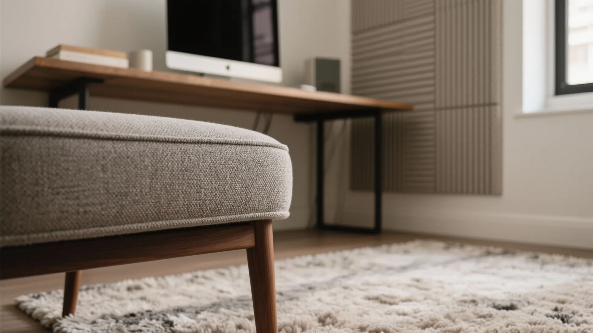 Acoustic layering for focus