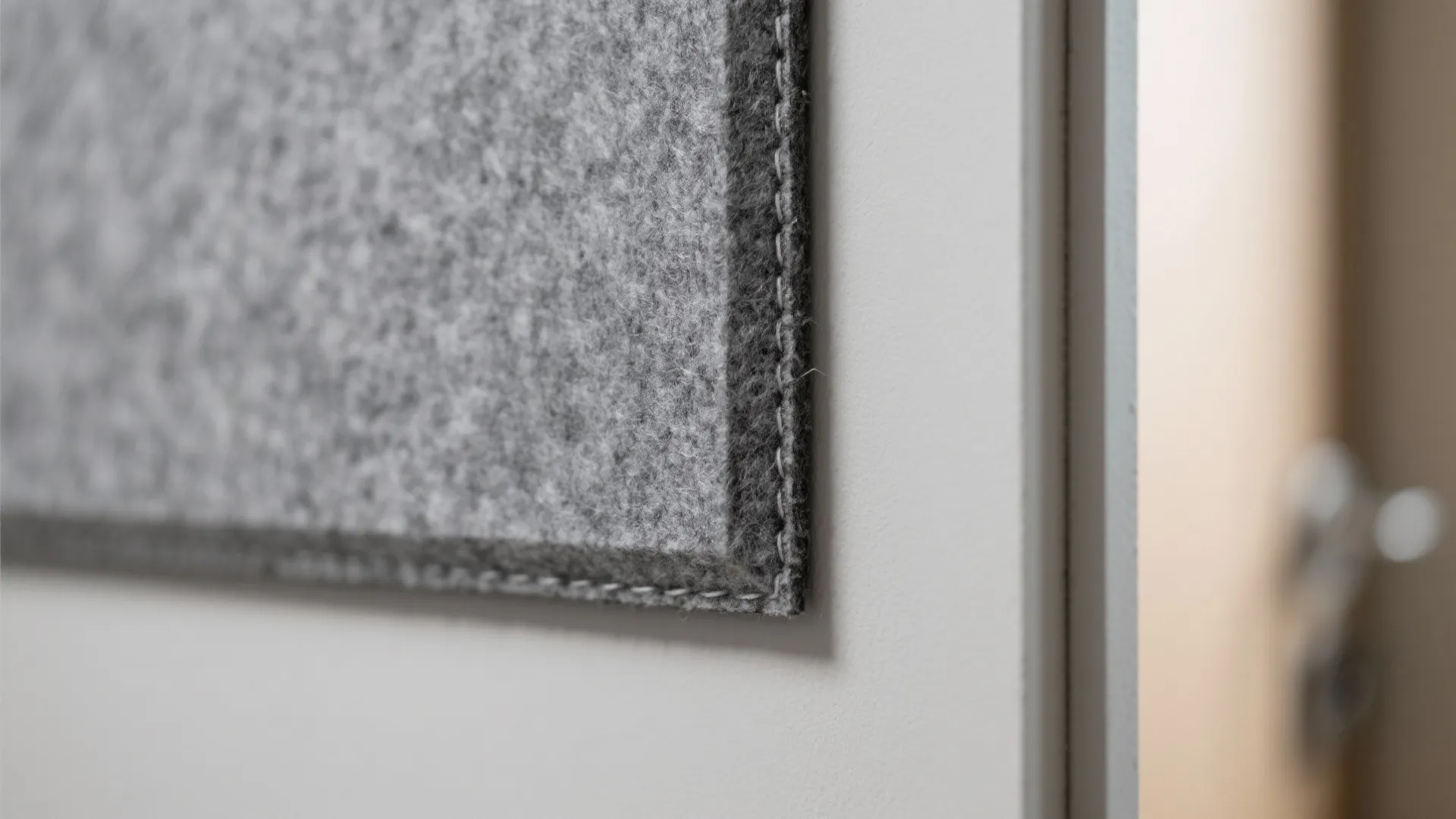 Acoustic layering for quiet focus