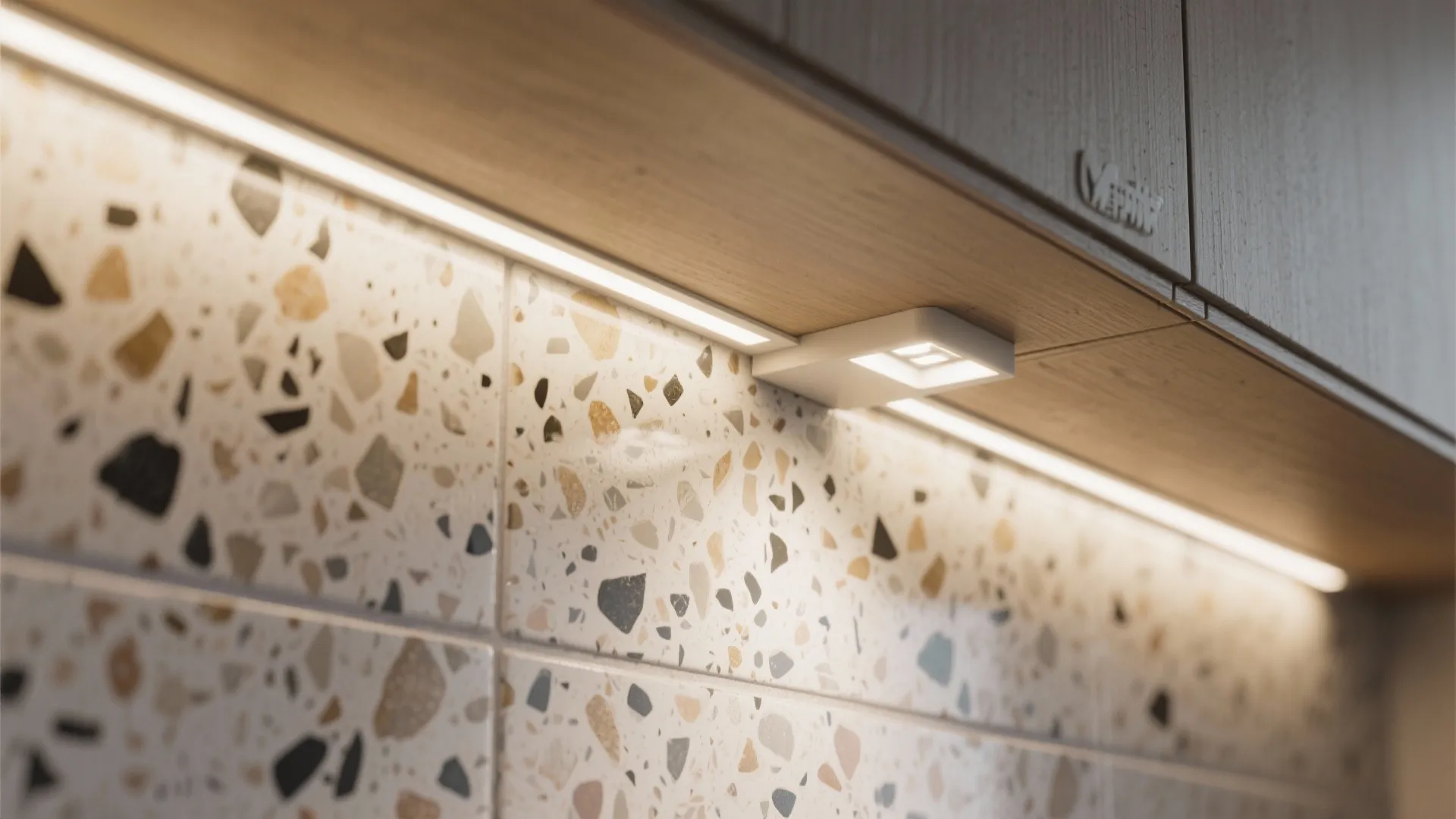 Accent the backsplash with directed beams