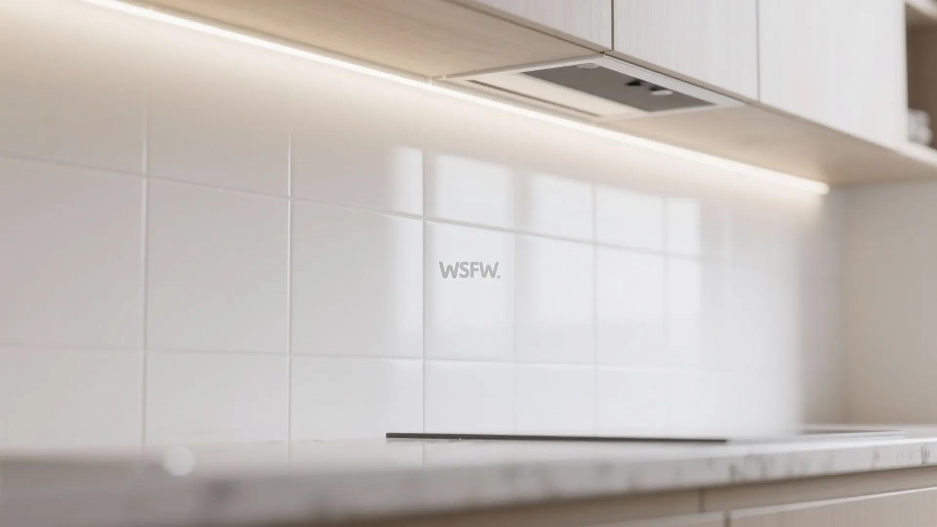 Efficient L-Shaped Kitchen With a Light Backsplash