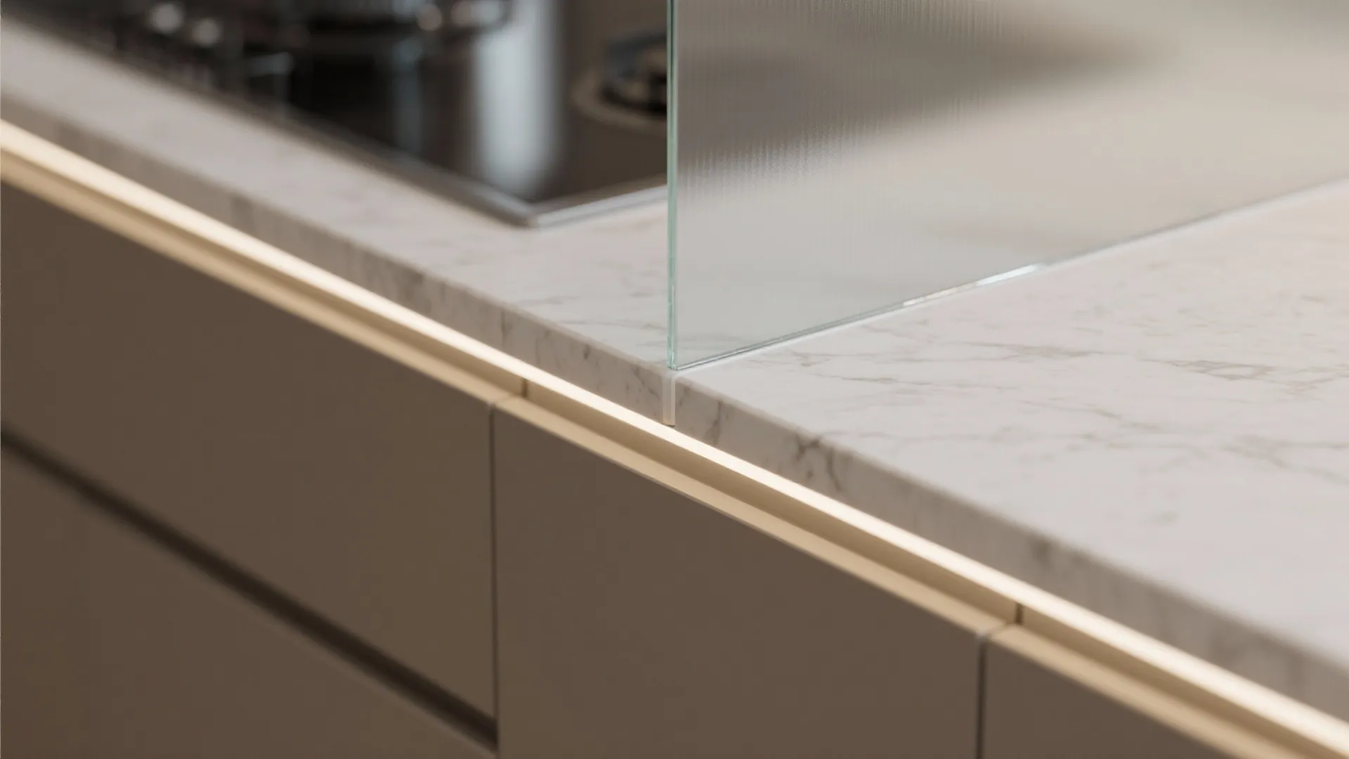 Glass Backsplash and Light Play in the Kitchen