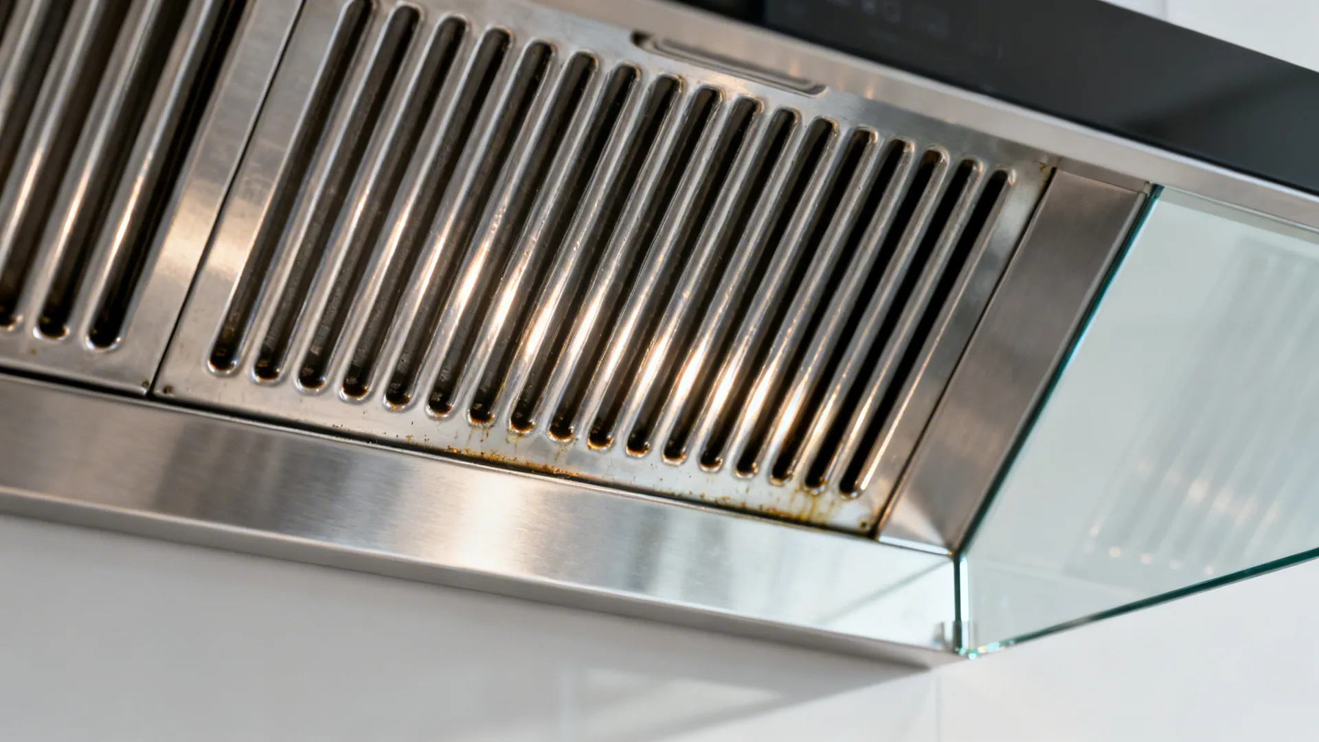 Turbo ventilation and easy-clean finishes