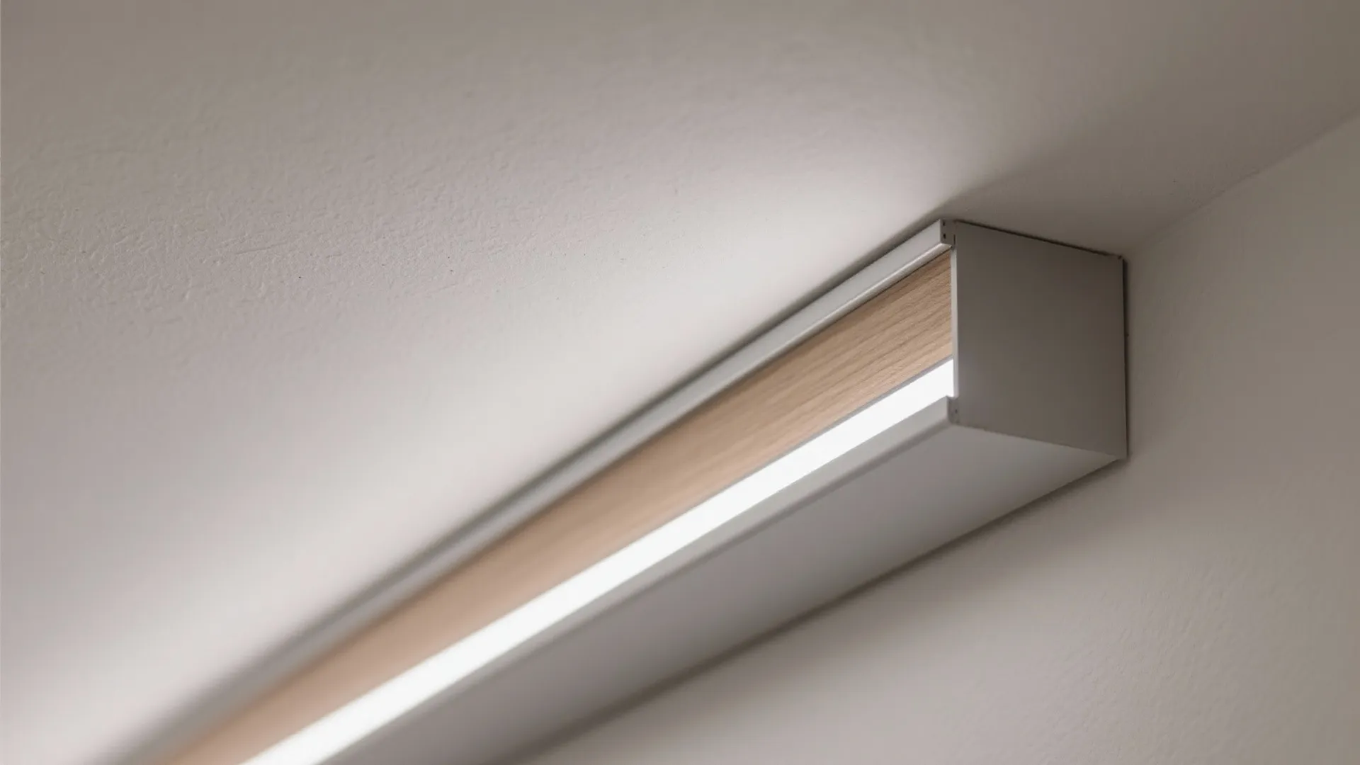 Slim Linear Beams for Subtle Rhythm