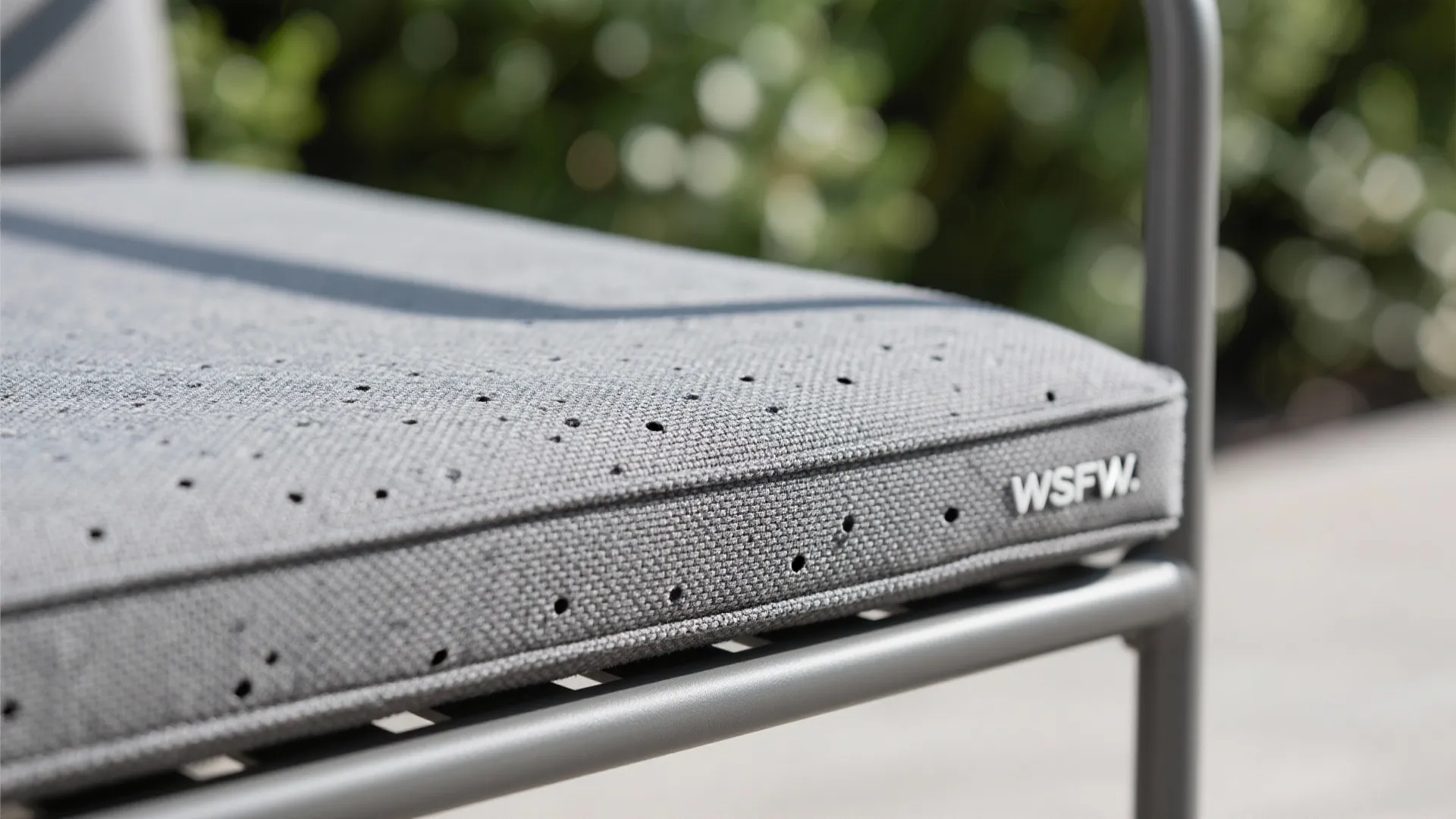 Ultra-slim modular seating