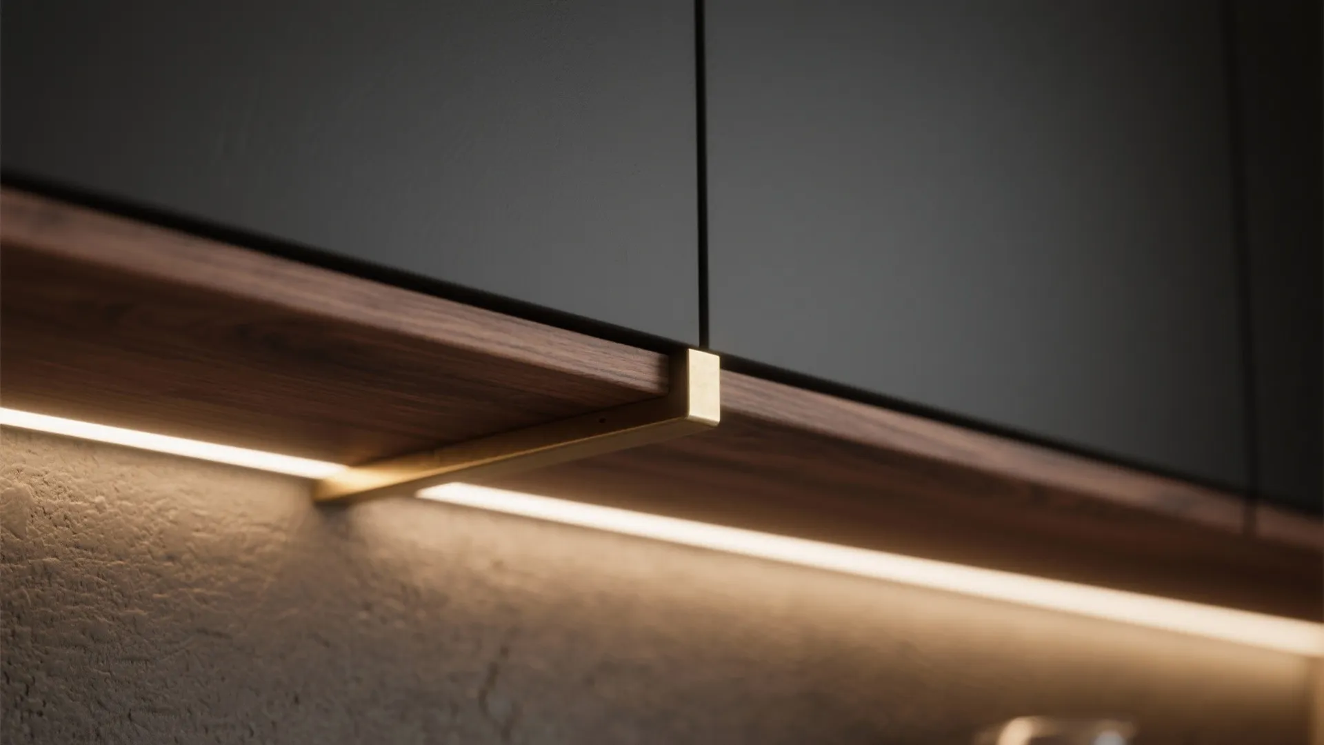 1. Matte black as a backdrop for warm wood accents