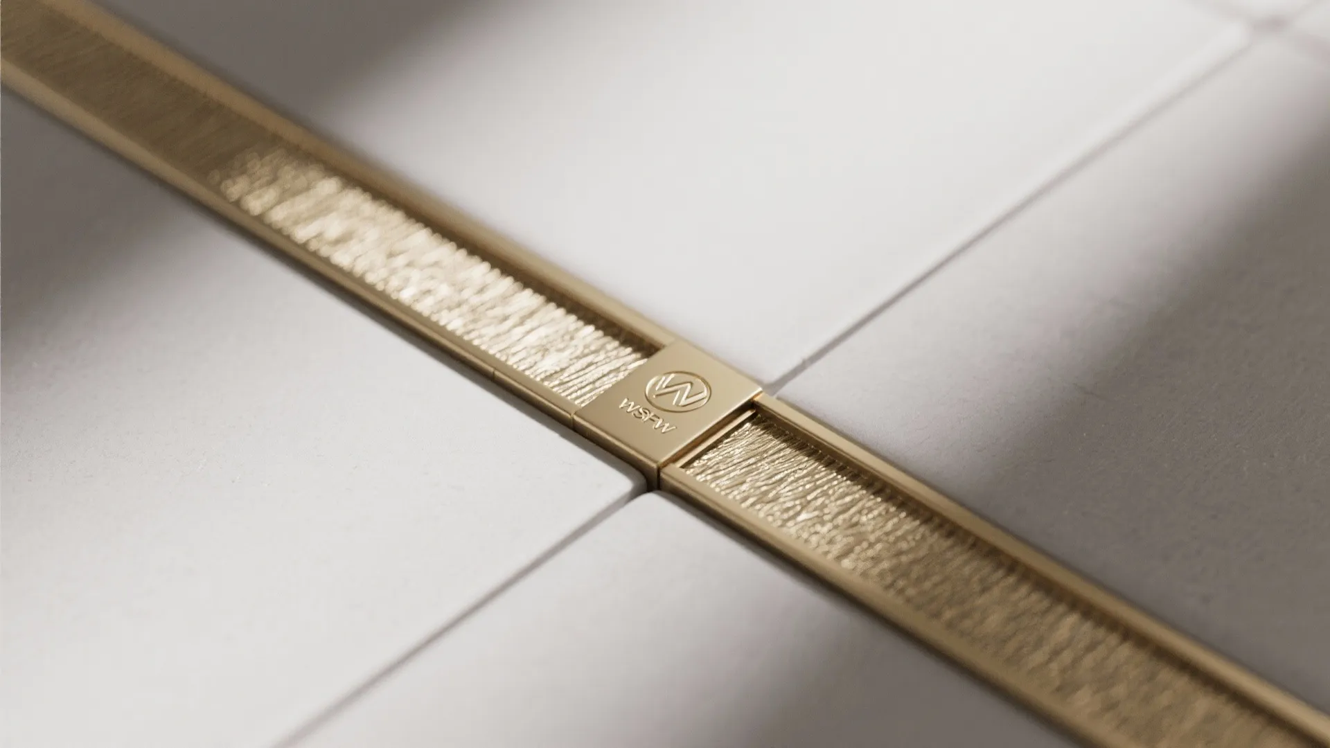 Metal trims: brass or anodized lines