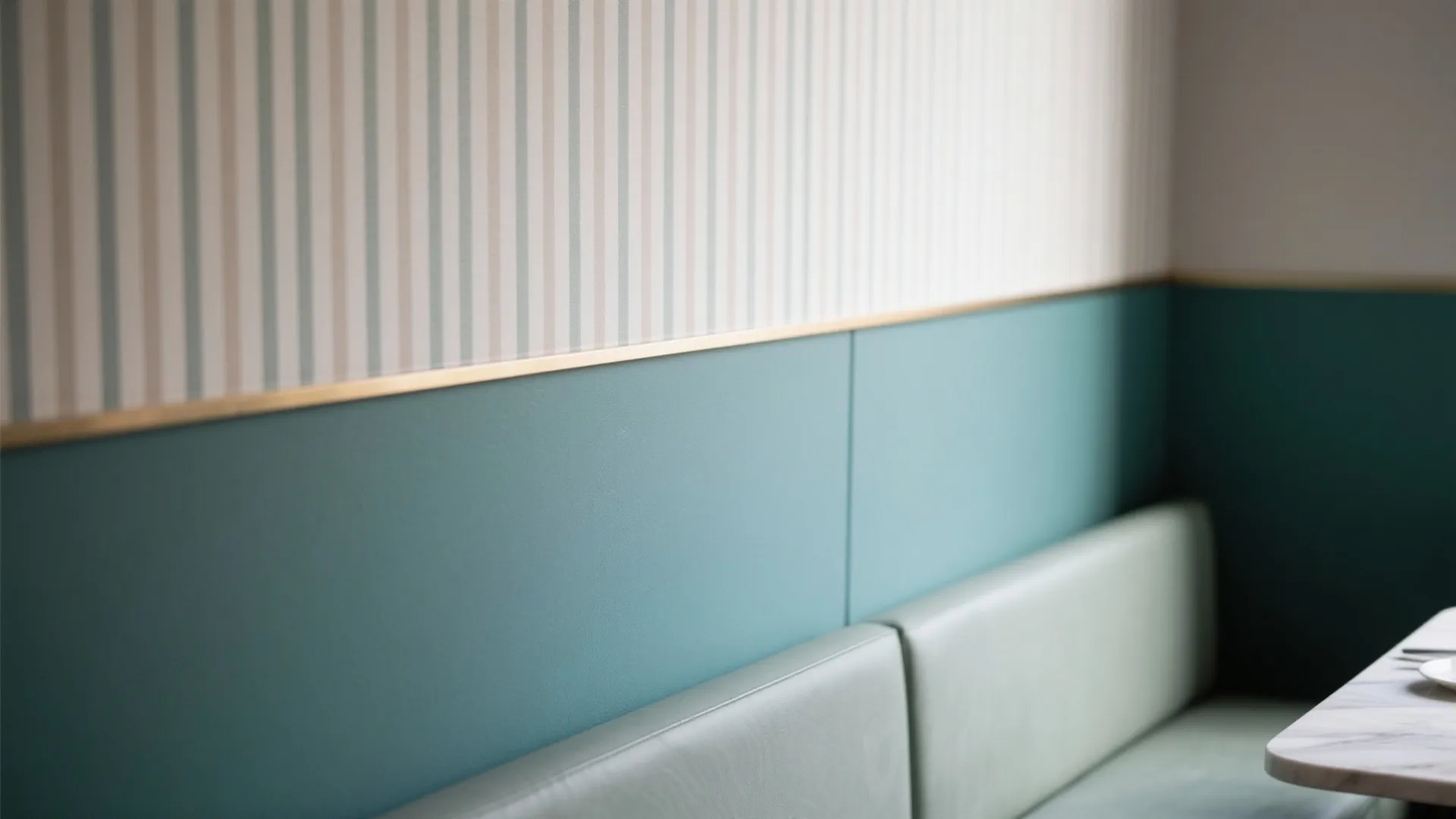 4) Verticals, half-walls, and stripes that actually calm