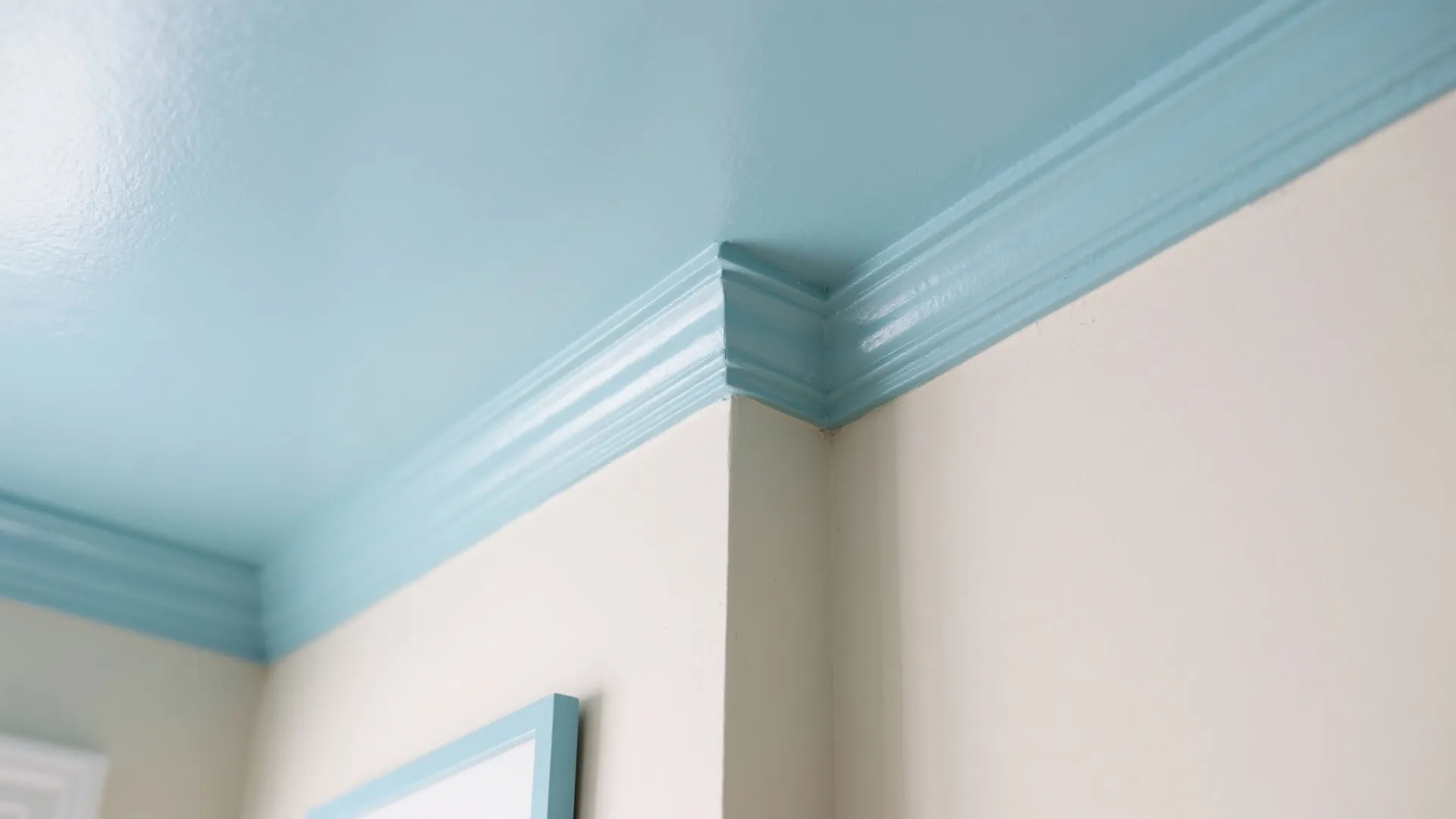 Light-reflecting finishes and playful ceilings