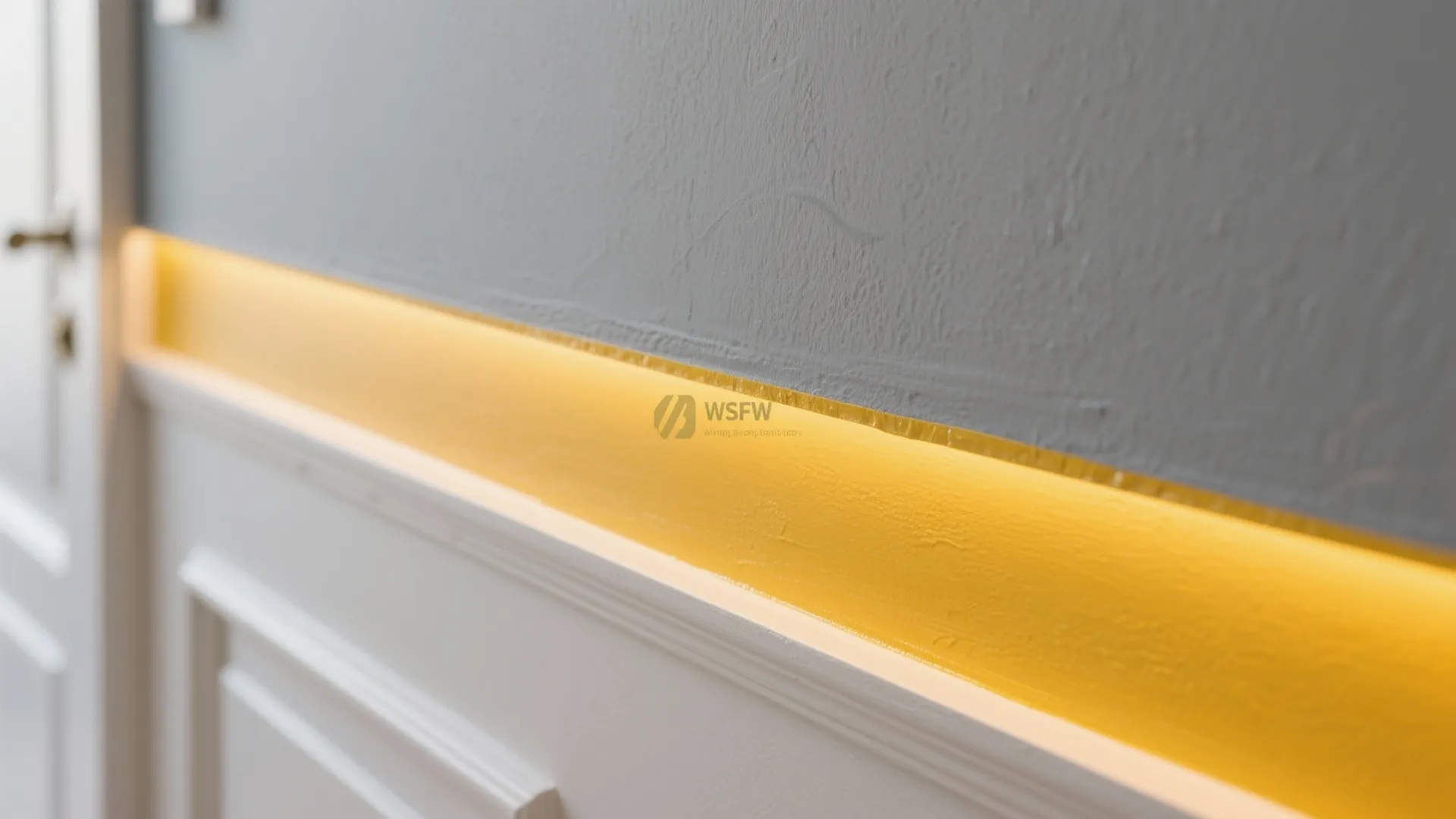 Pop Color Blocking in a Narrow Hall