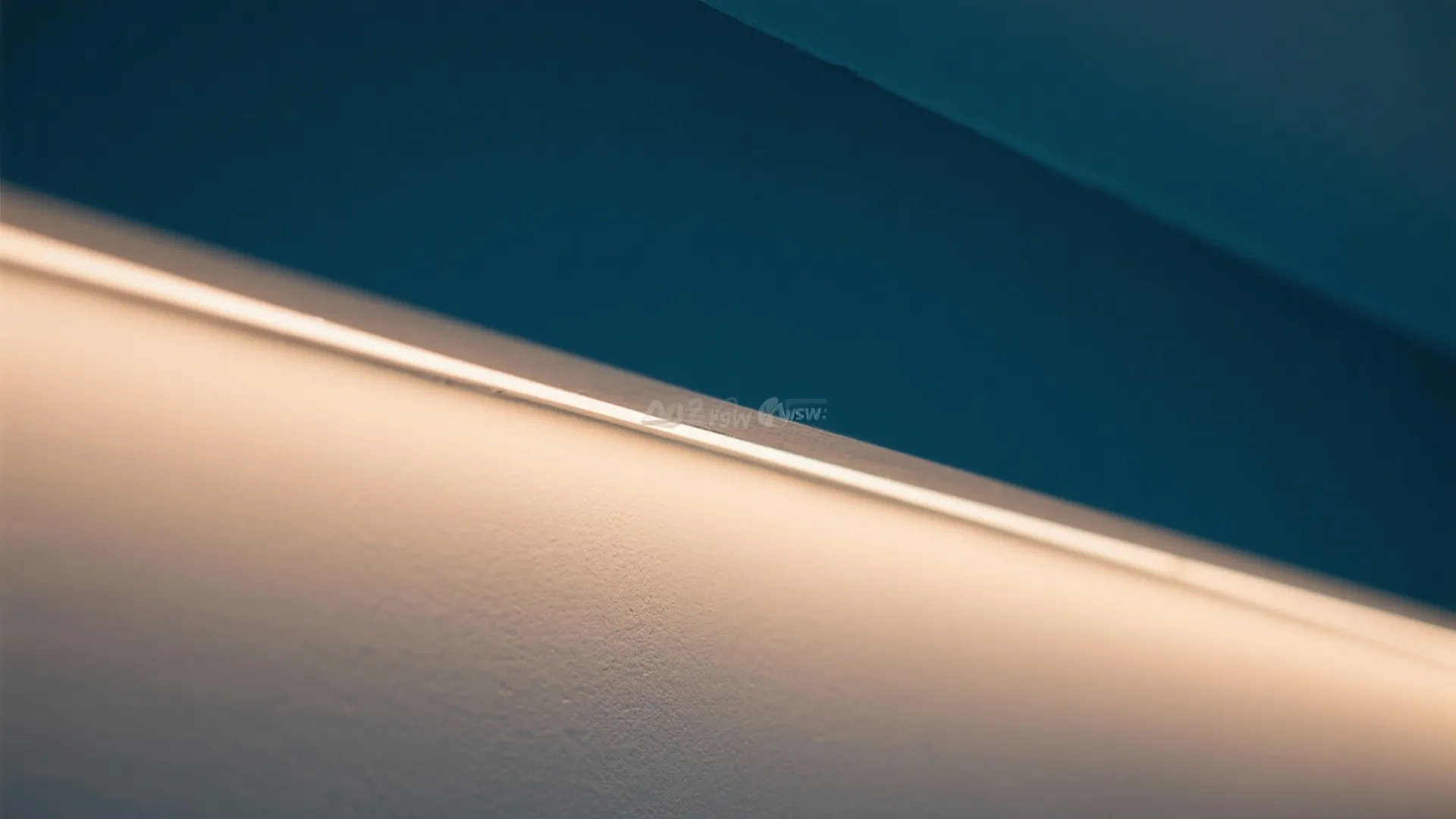 Color-dipped ceiling edges for height illusion