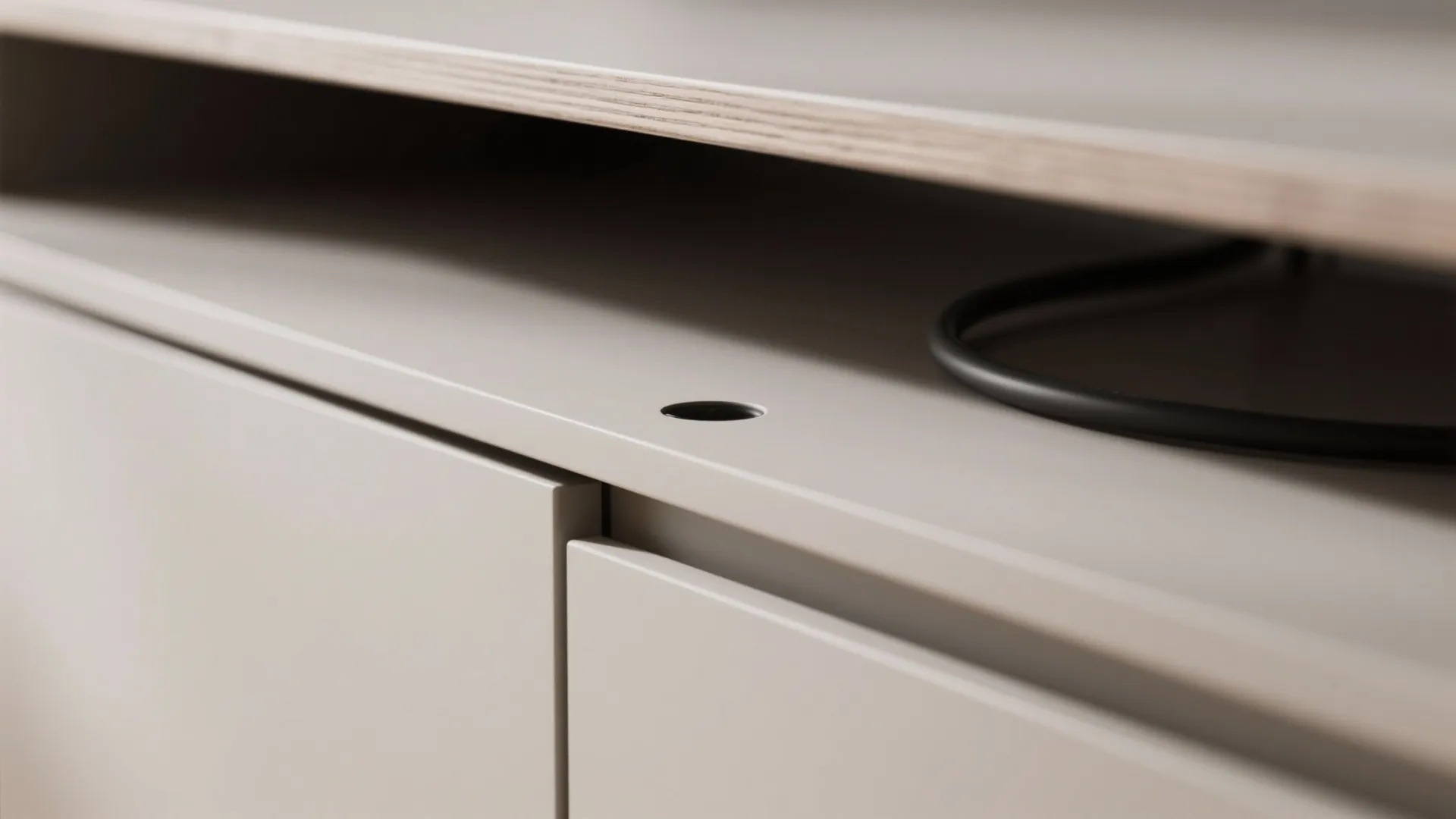 Wall-mounted minimal console