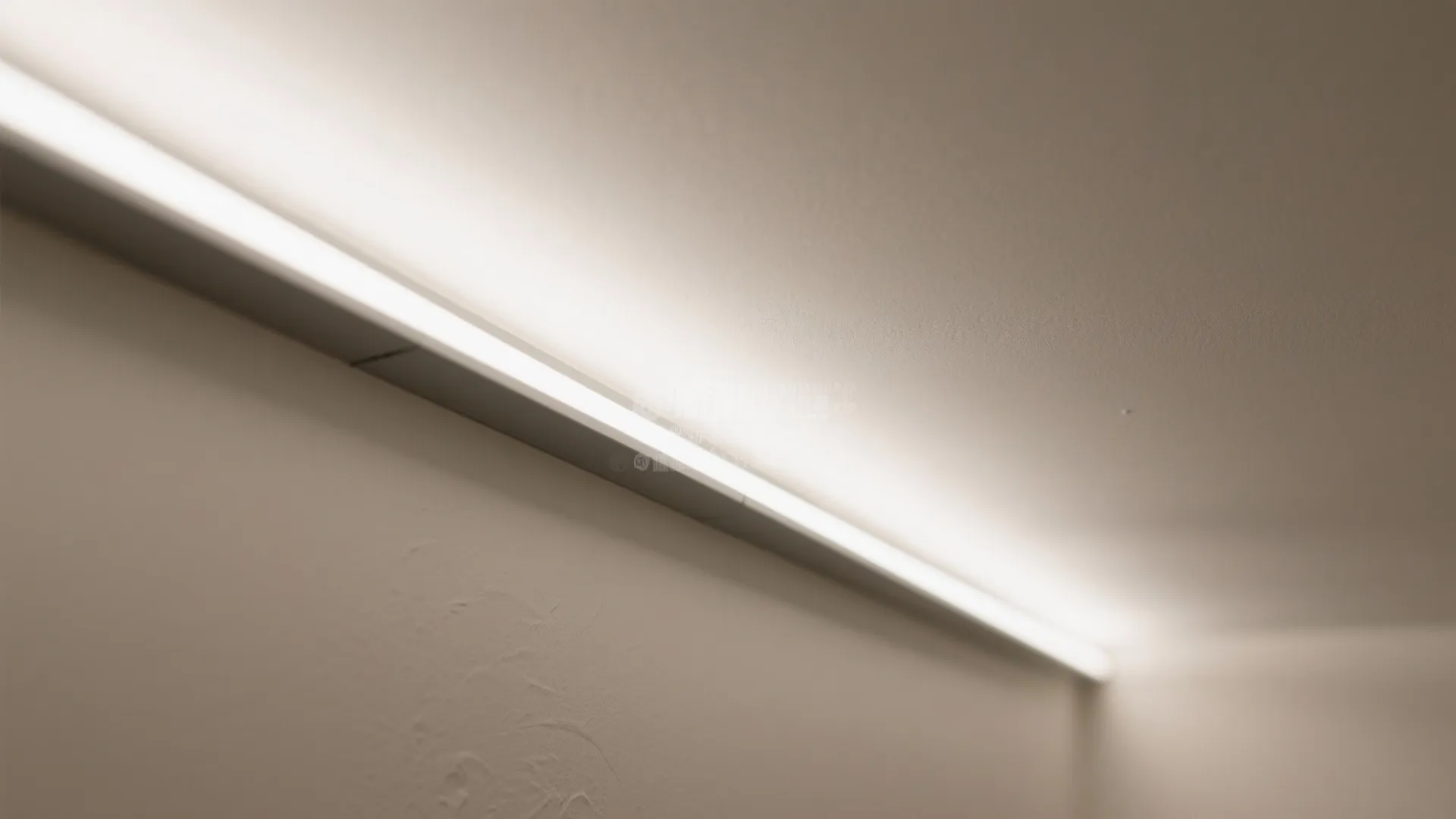 Minimal cove lighting with a sleek perimeter