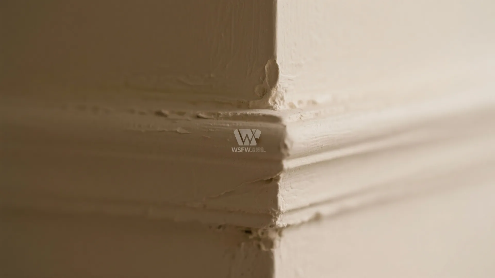 Soft Curves: Sculpted Plaster Corners