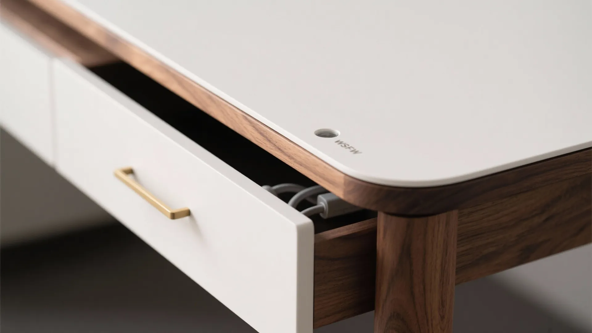 Minimalist Built-In Desk With Vertical Storage