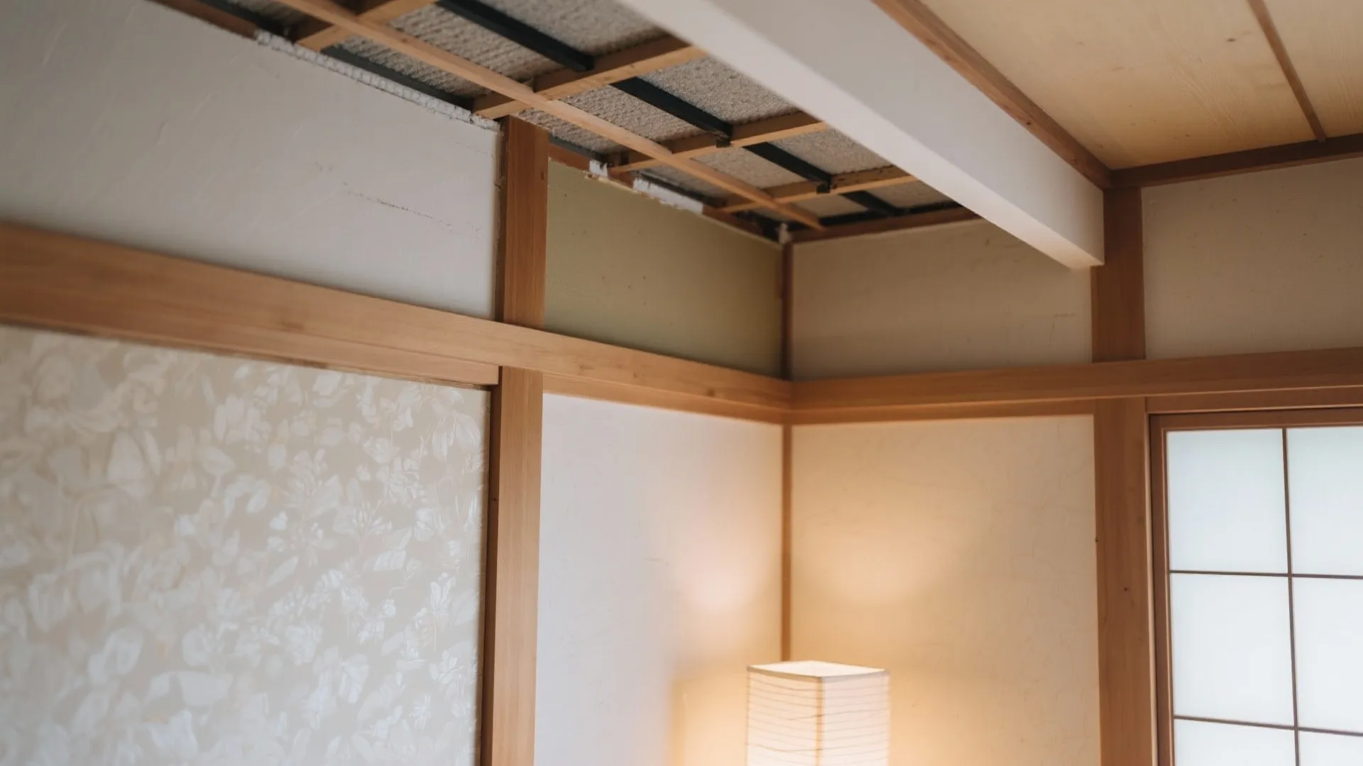 Tips 3: 壁と天井は“二重＋ずらし”で空気伝播を減衰（日式風格の静けさを守る）