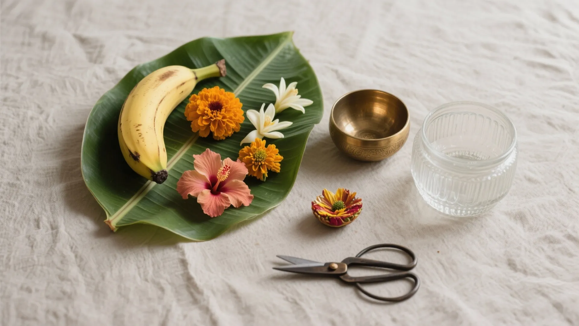 Eco-friendly seasonal mix (banana leaf base + local blooms)