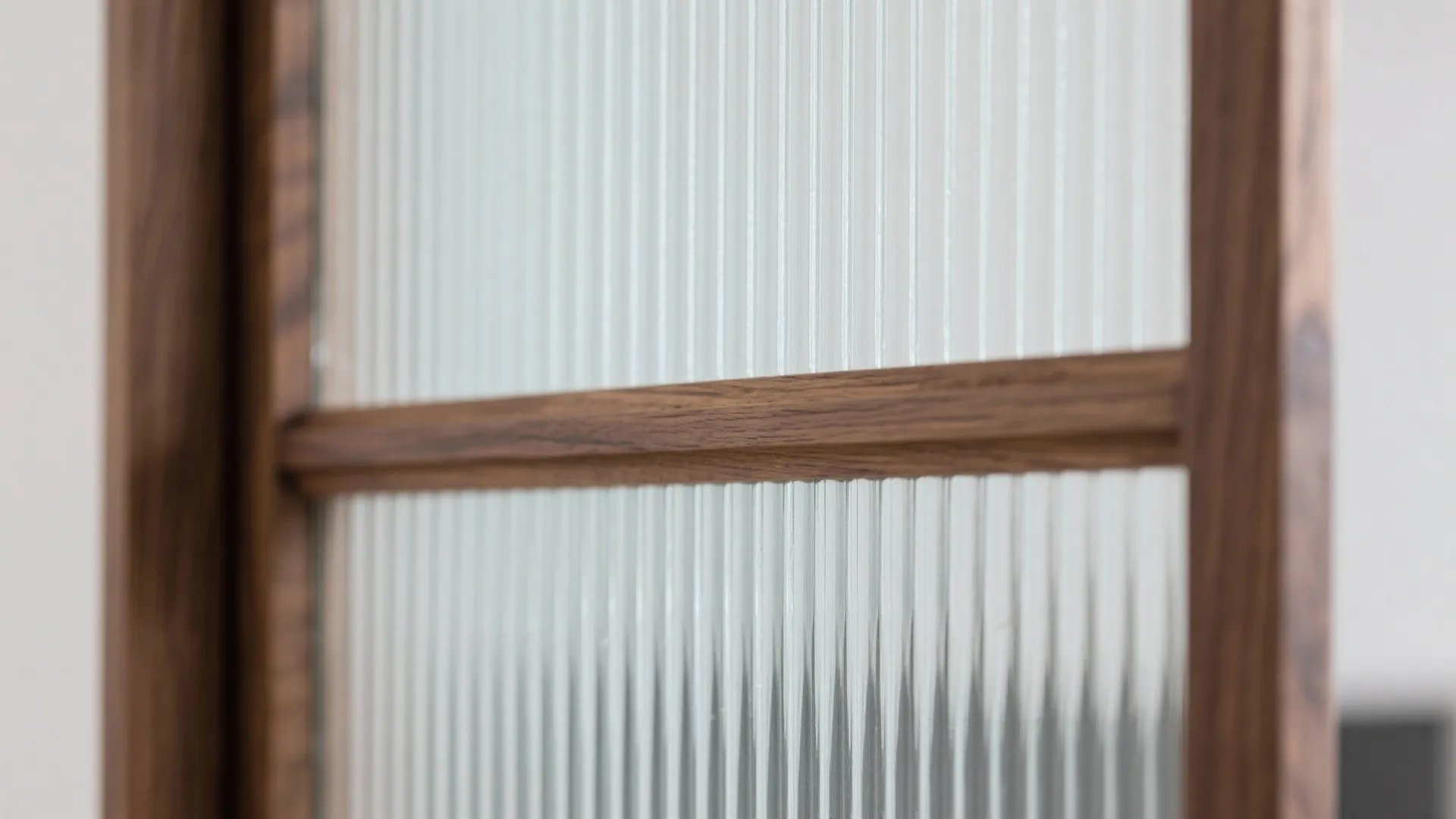 Glass-and-Wood Screens for Airy Zoning