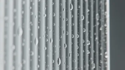 Modern Shower Glass with Water Droplets – Clean & Calming Design Detail