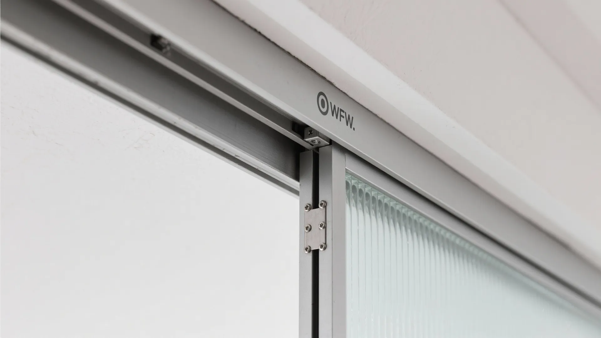 Open-plan living-dining with a smart sliding partition