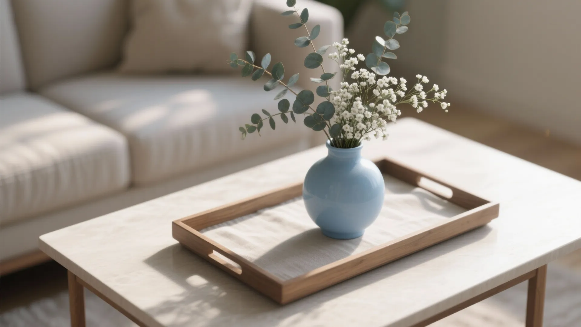 Fresh Florals, Greens, and a Tidy Flow