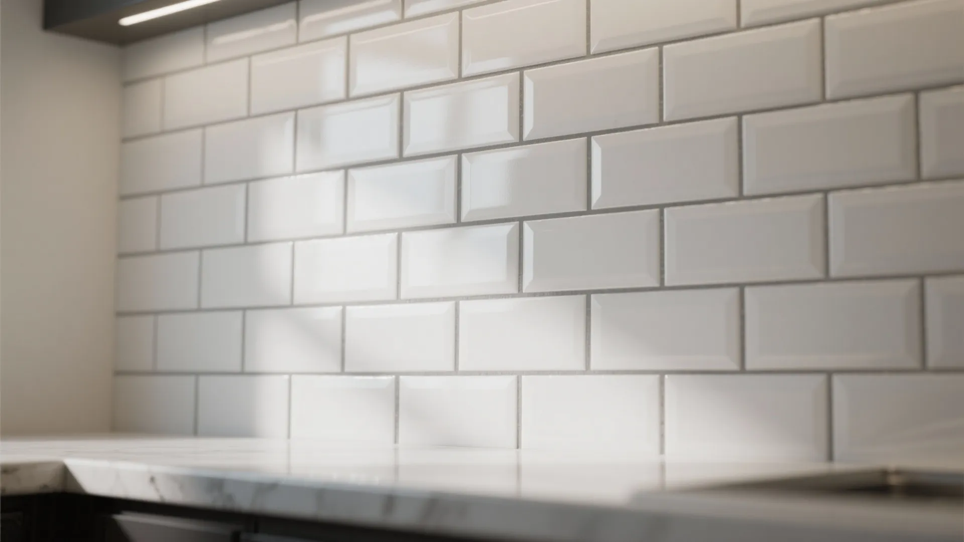 1. Full-height backsplash to amplify light