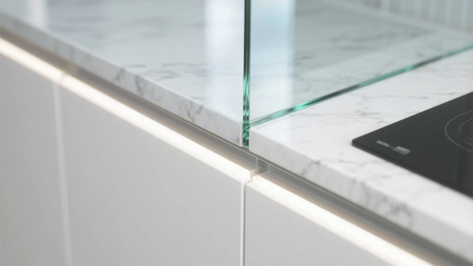 The Clarity of a Glass Backsplash