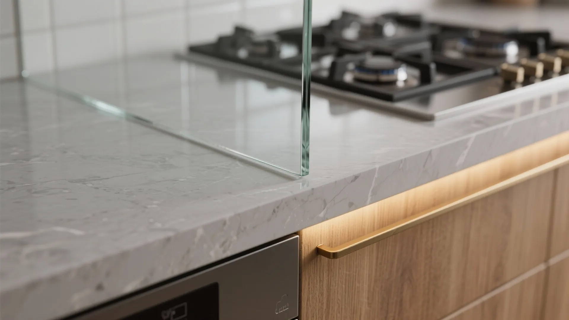 Glass backsplash and reflective finishes