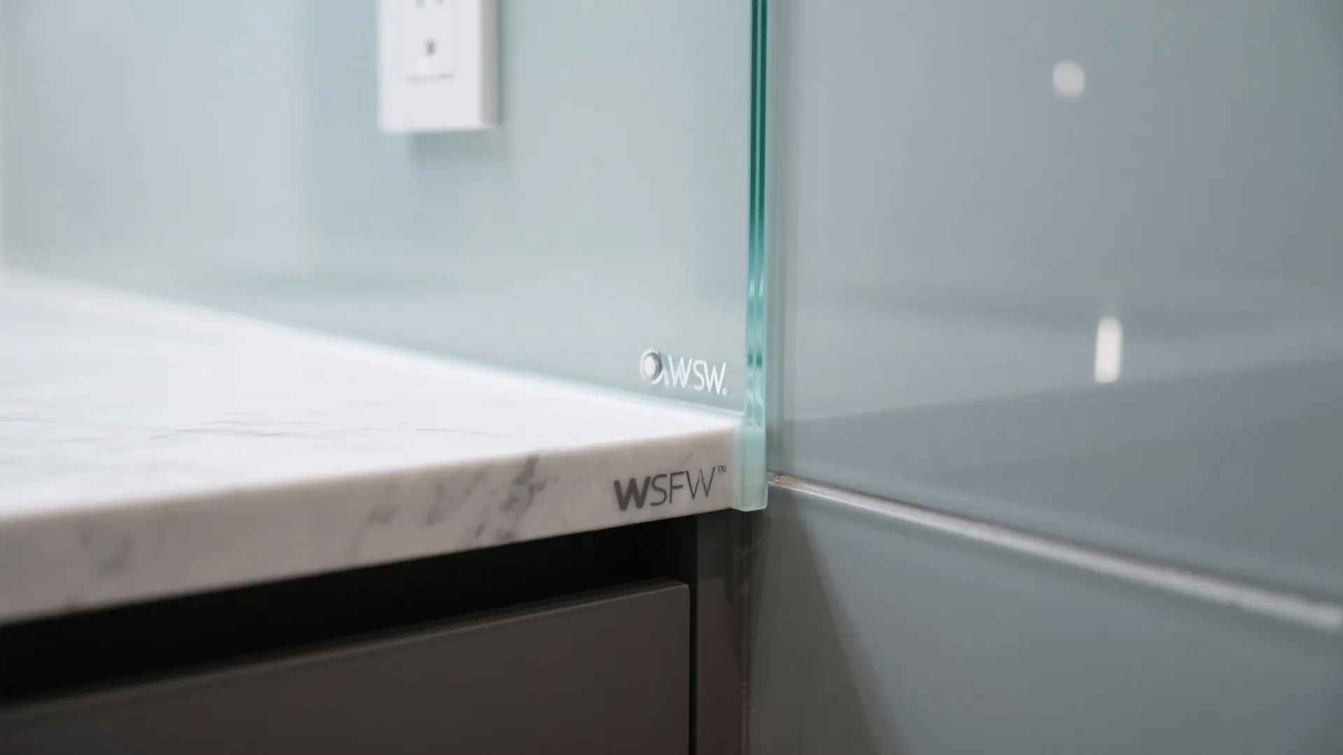 Glass backsplashes for depth and light