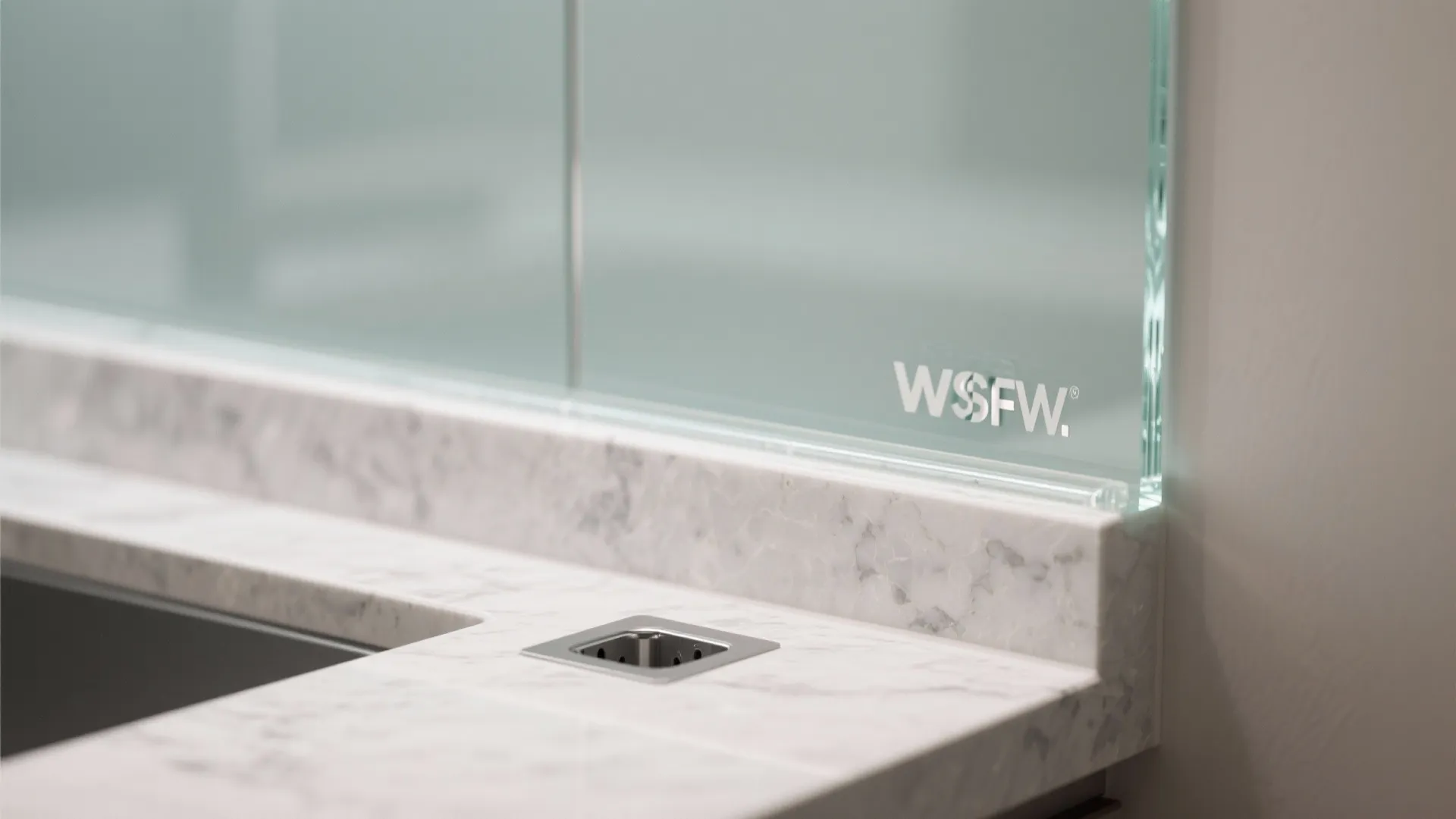 Glass Backsplash for Light and Easy Cleaning