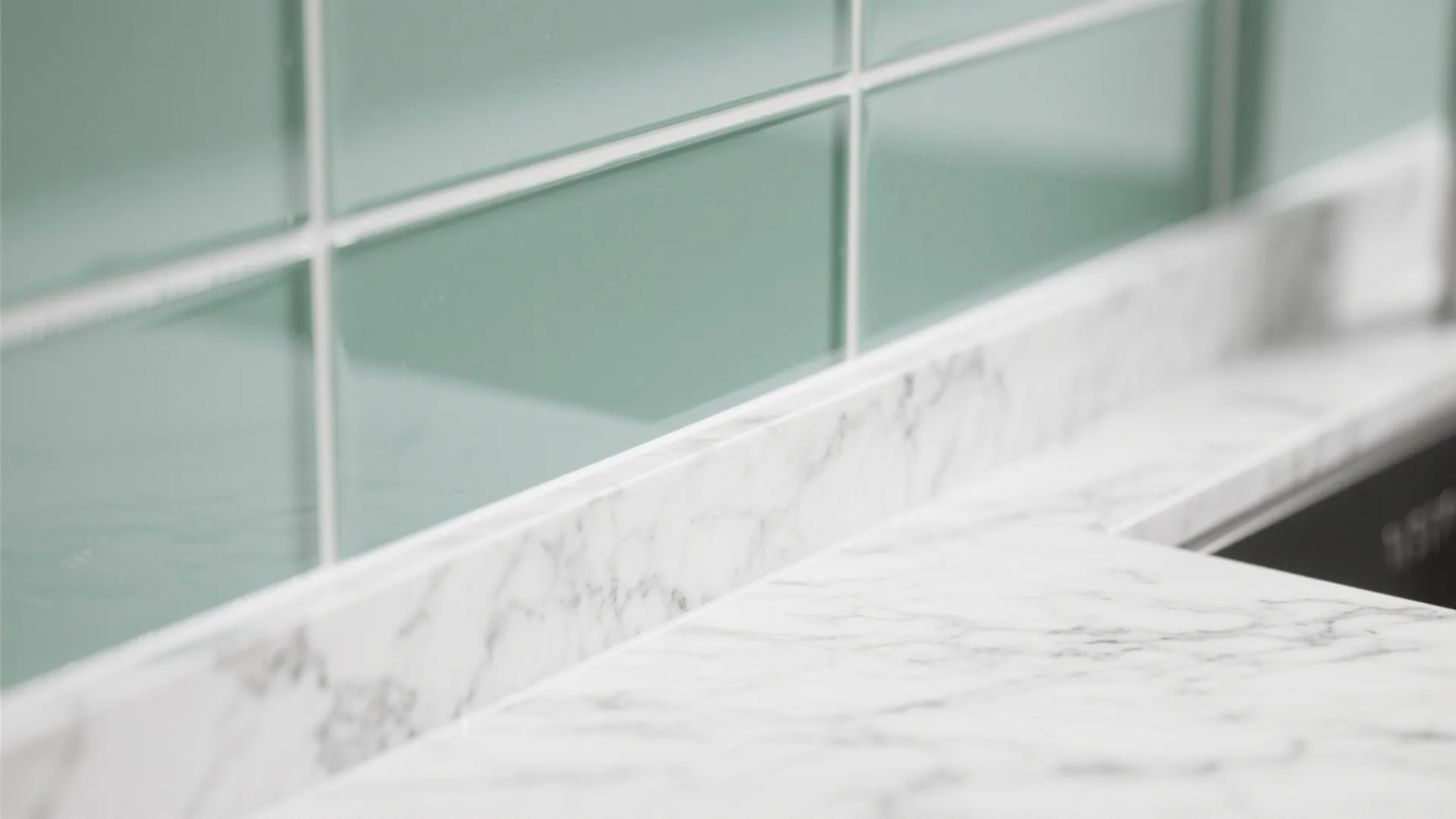 Glass Backsplash for Depth and Light