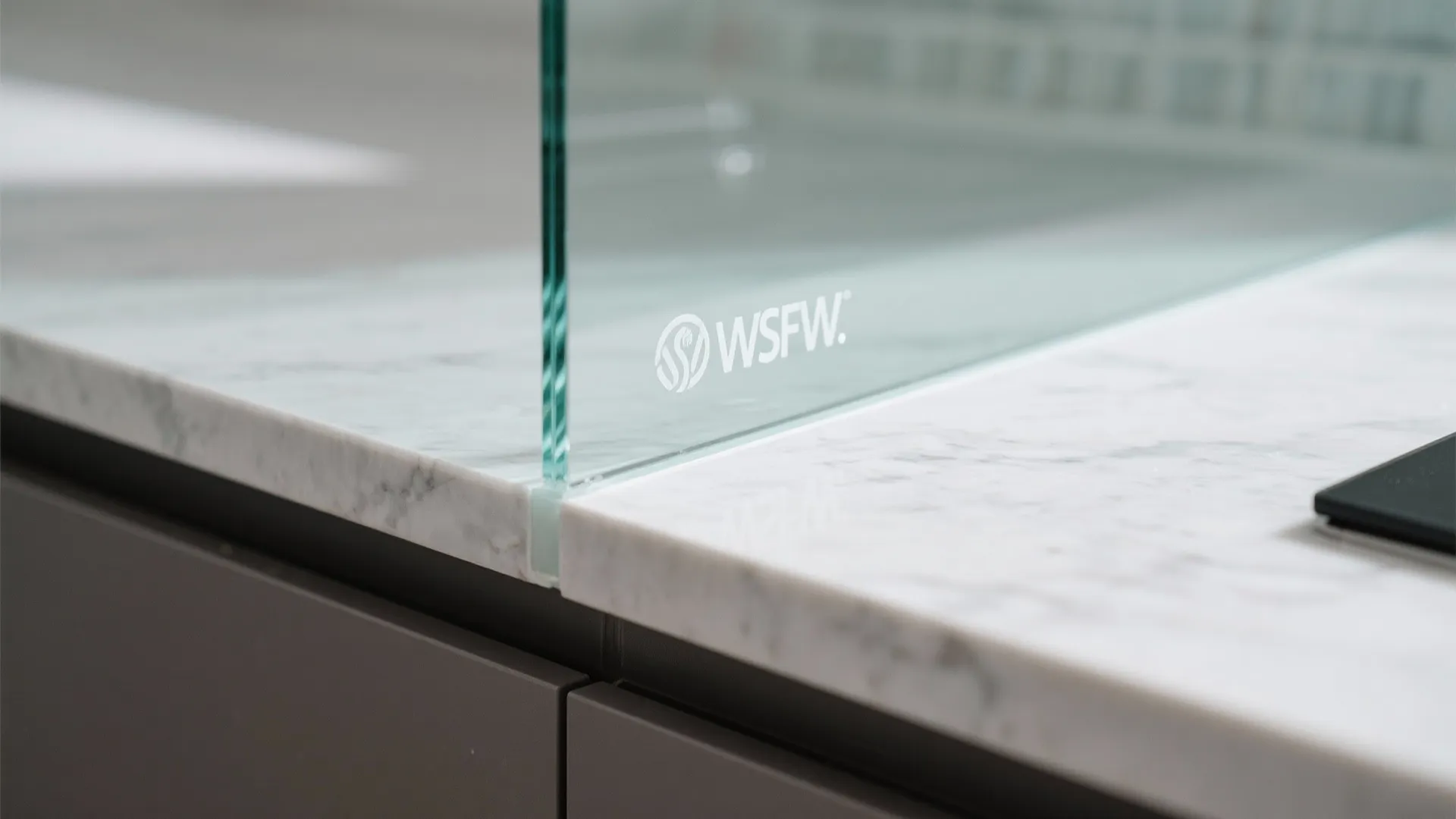 Glass Backsplash for Visual Lightness