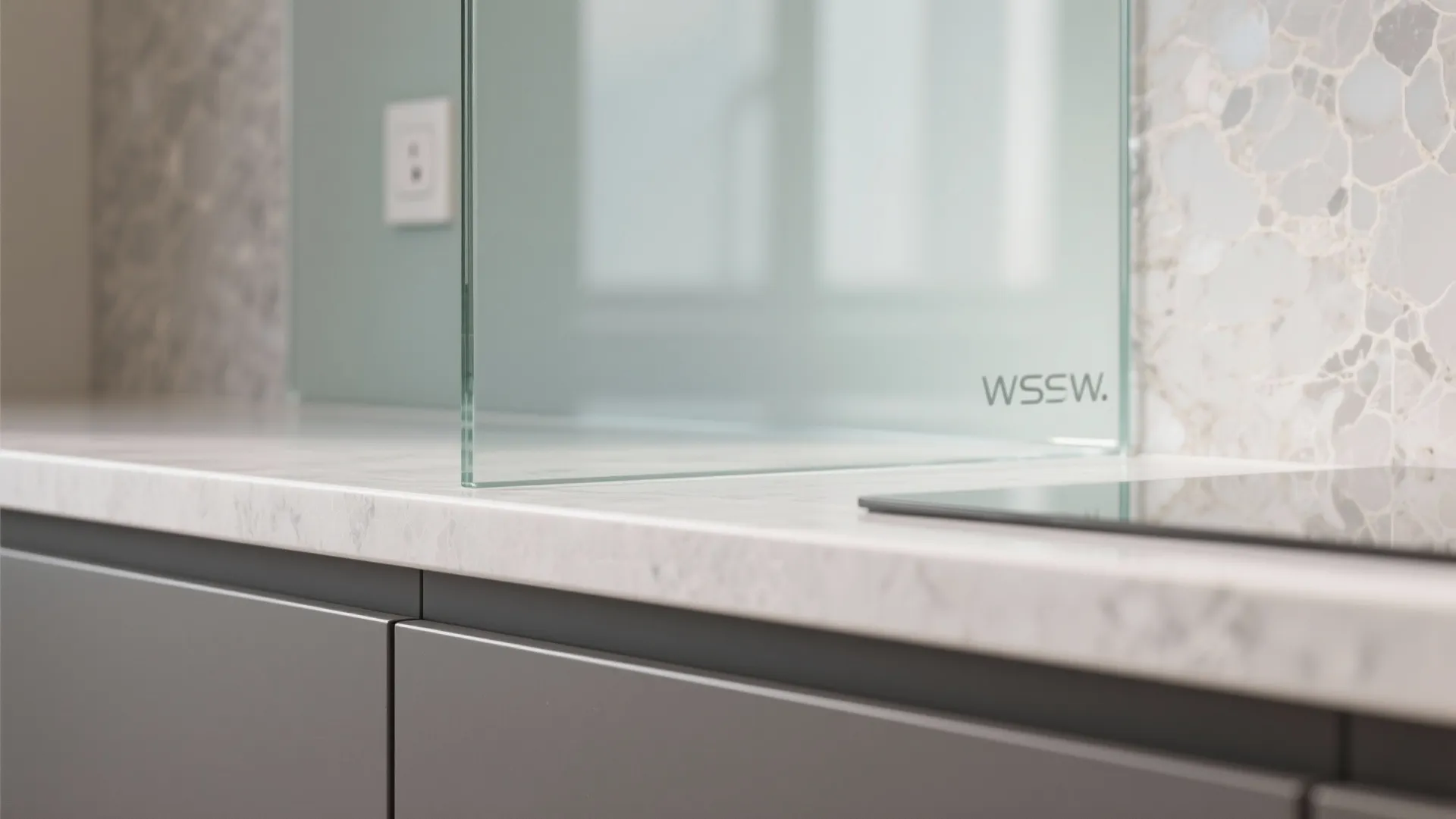 Glass Backsplash for Airy Light and Easy Cleaning
