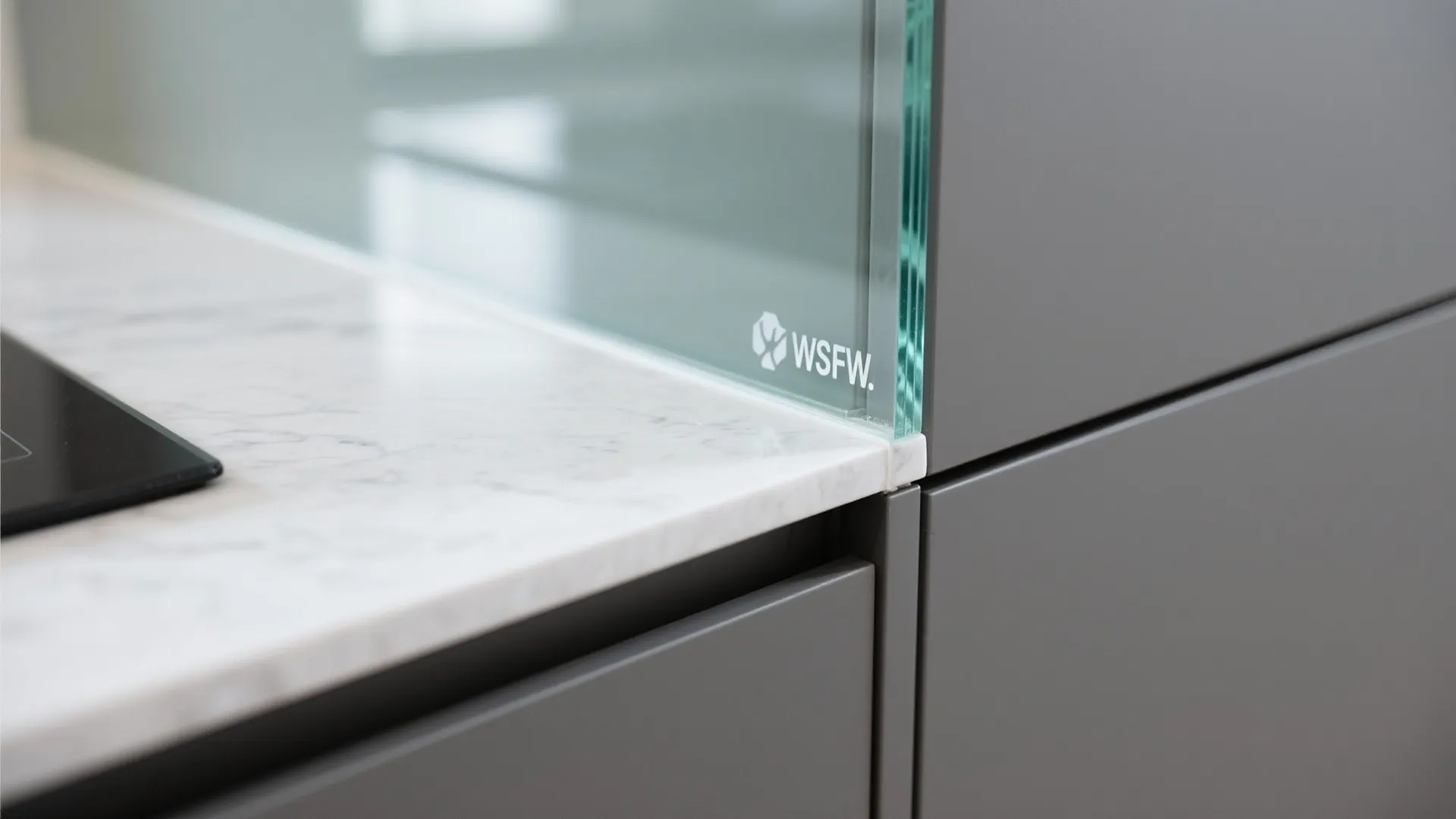 Glass Backsplash for a Brighter Galley