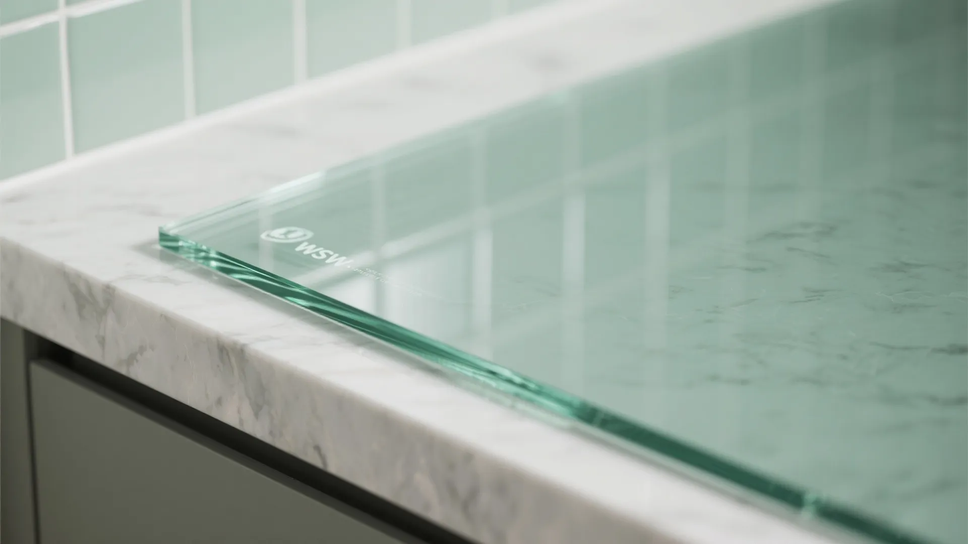 Glass Backsplash for Light and Easy Cleaning