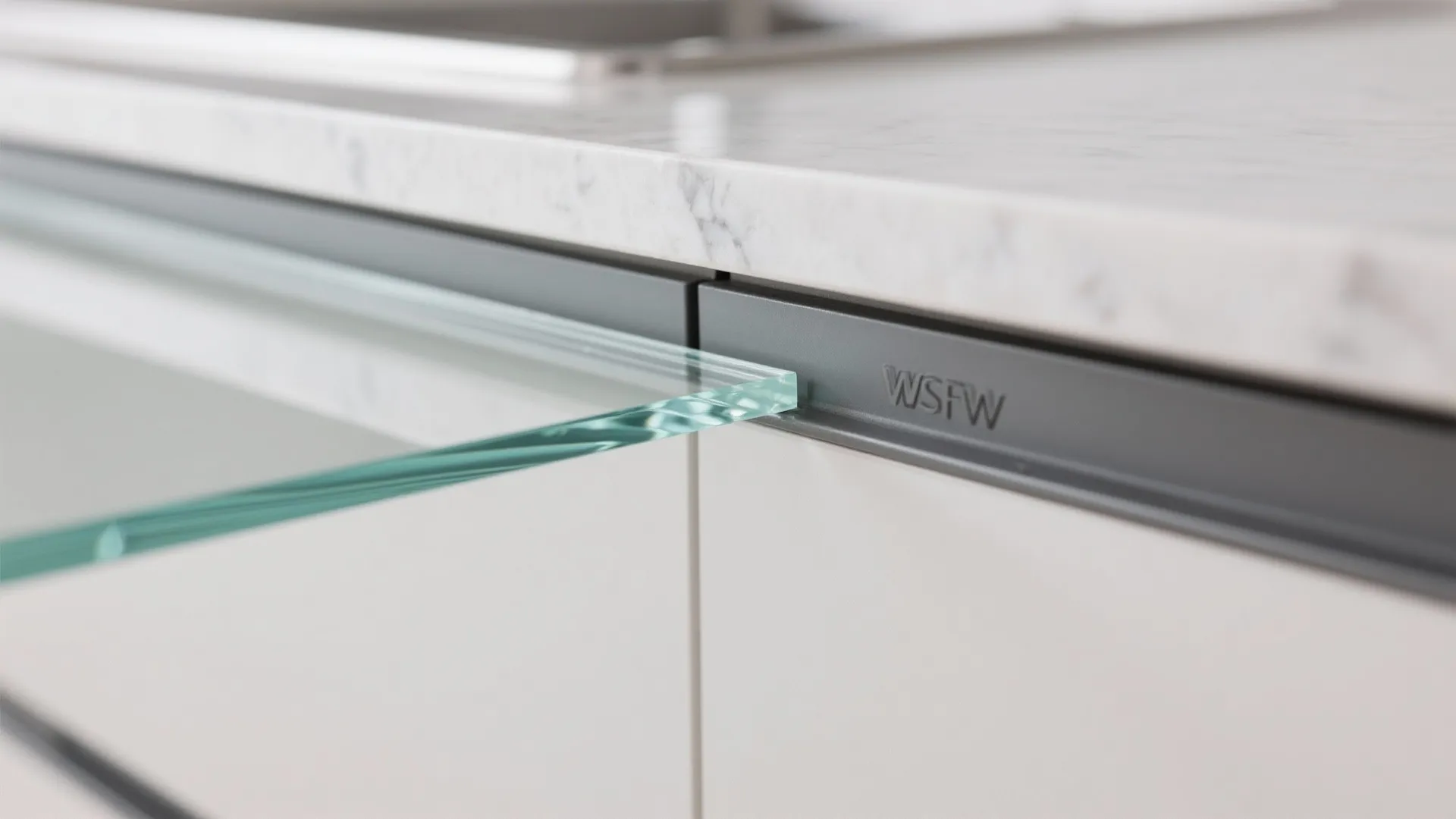 Glass Backsplash for Light and Easy Cleaning