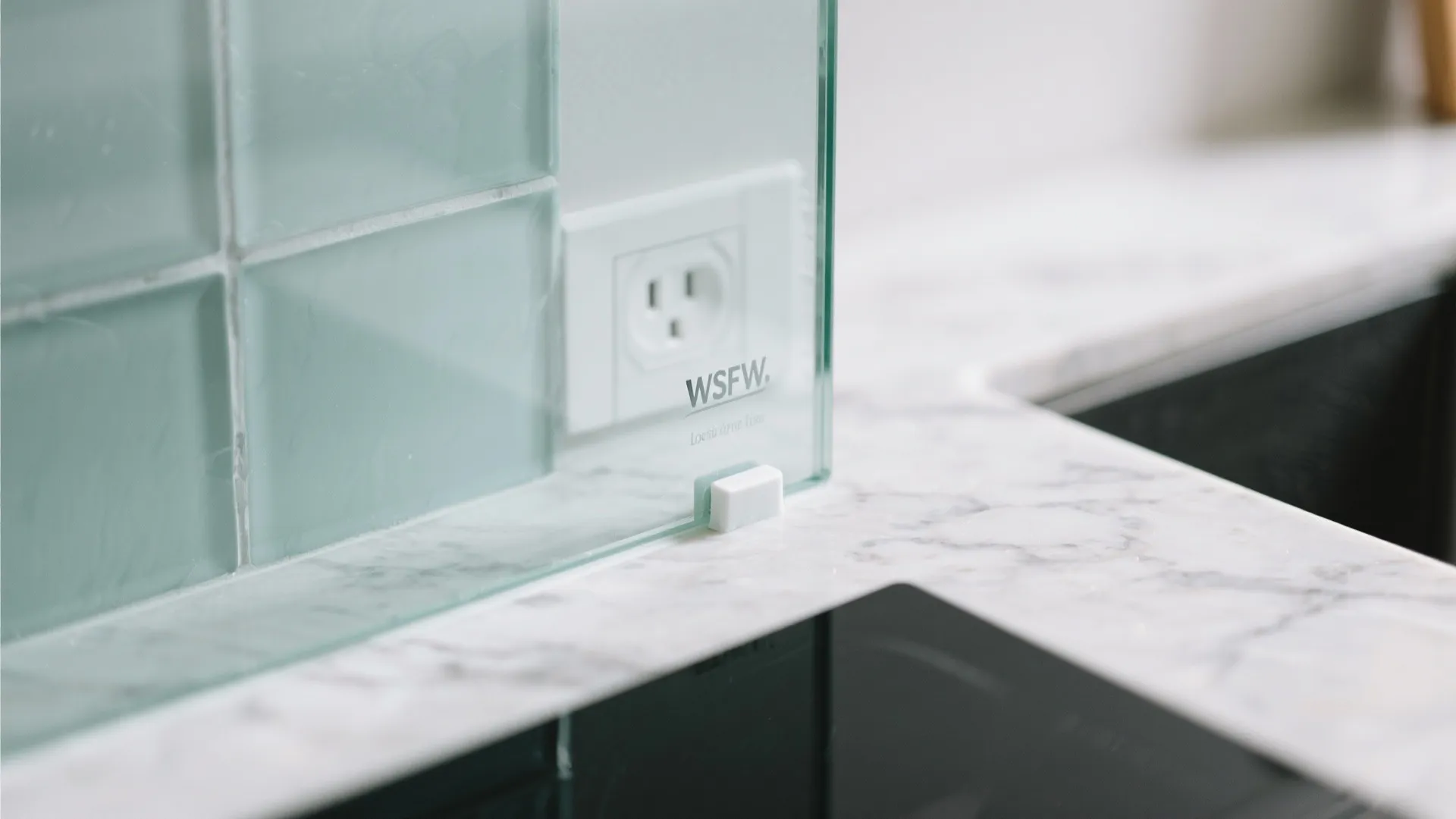 Glass Splashbacks for a Brighter, Airier Kitchen