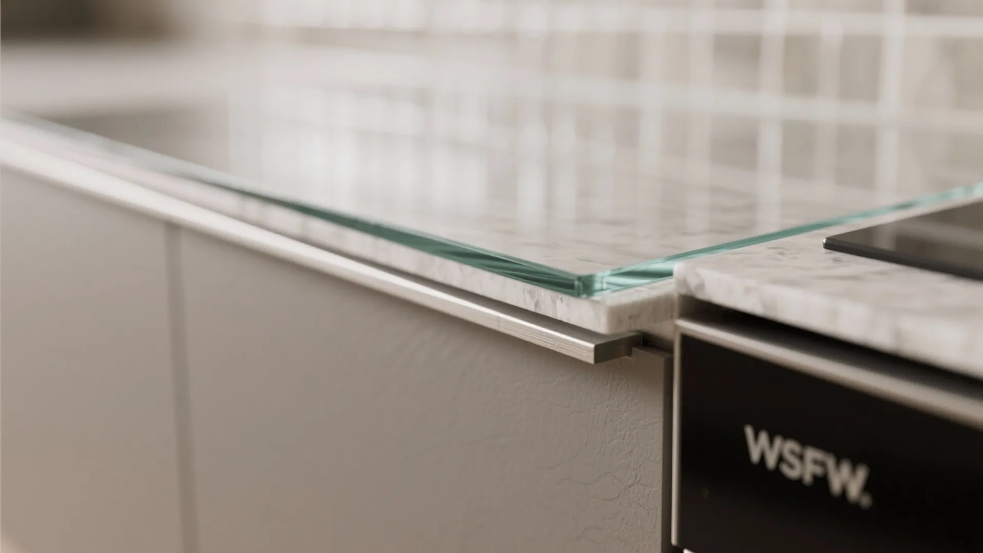 Glass Backsplash for Light and Easy Cleaning