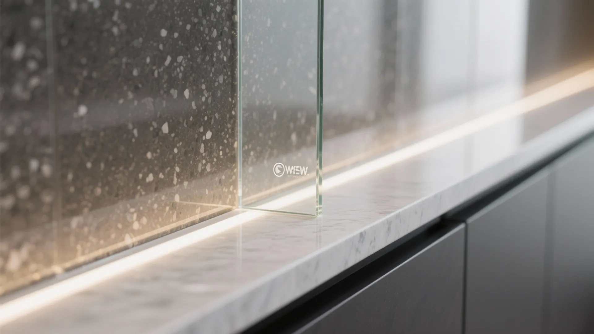 Glass Backsplash for Light and Easy Cleaning