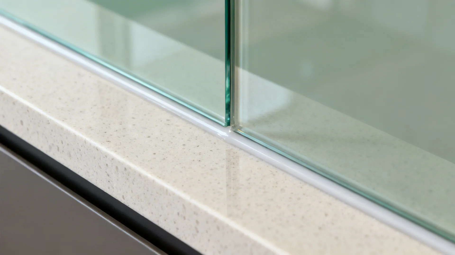 Glass Backsplash for Airy Light