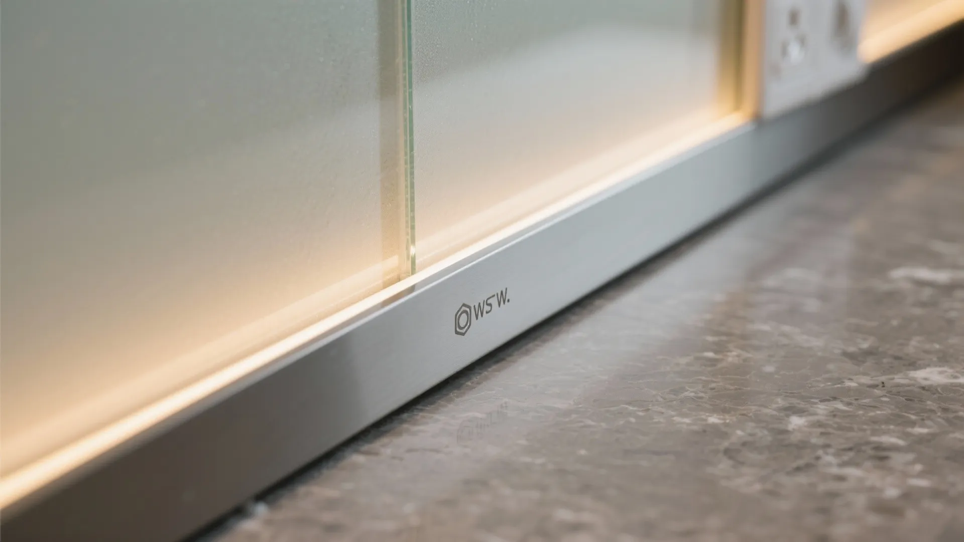 2) Glass Backsplash Light-Path (Library-like visibility)