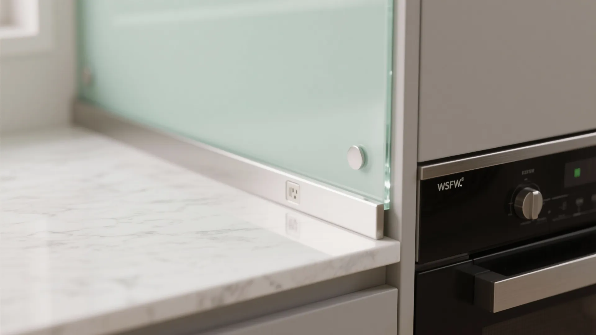 Glass Backsplash for Visual Depth