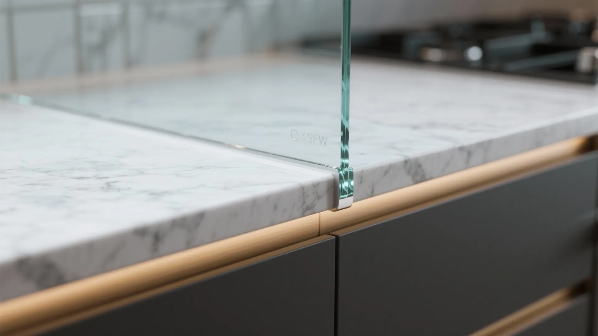 Glass Backsplash for Airy Brightness