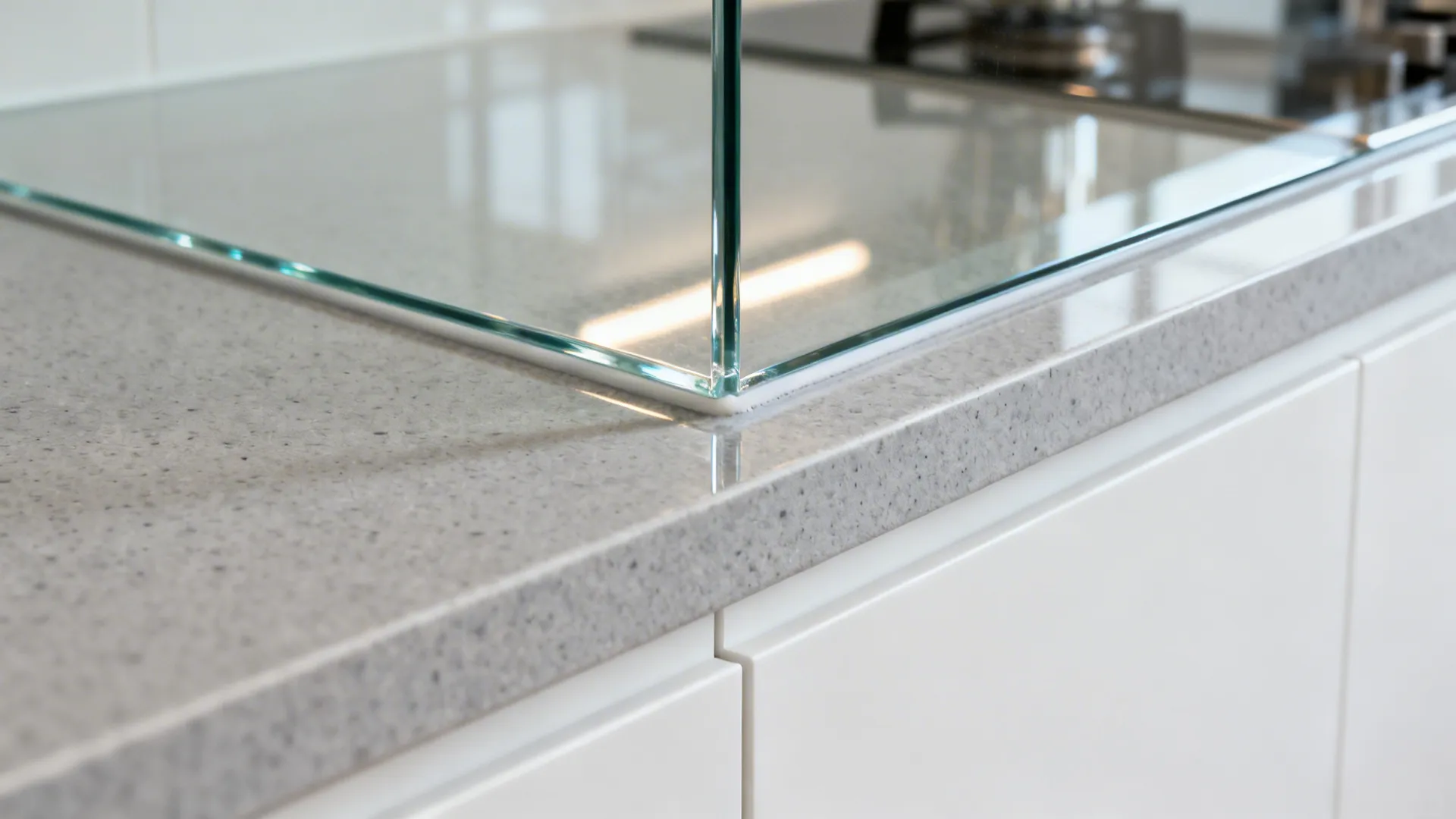 Glass Backsplash for Brightness and Easy Cleaning