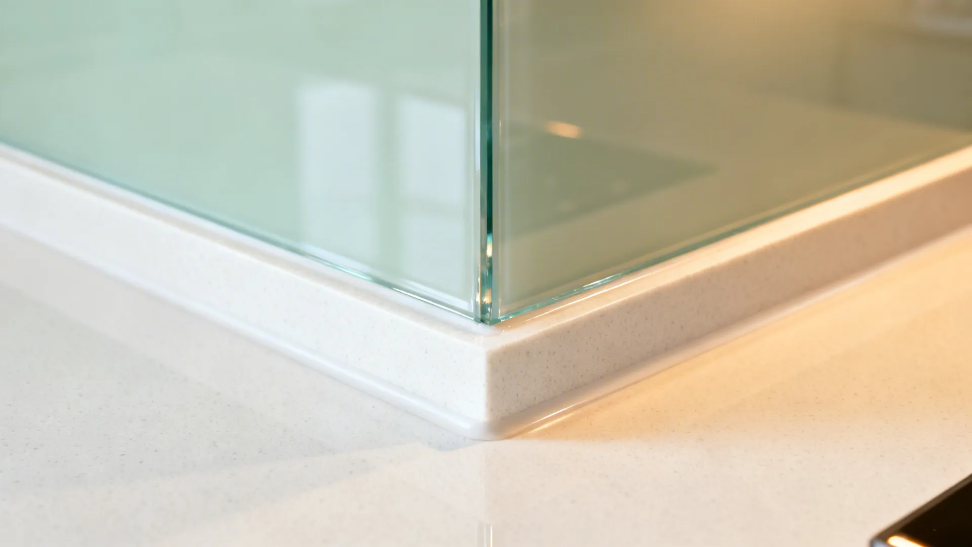Glass Backsplashes for Light and Depth