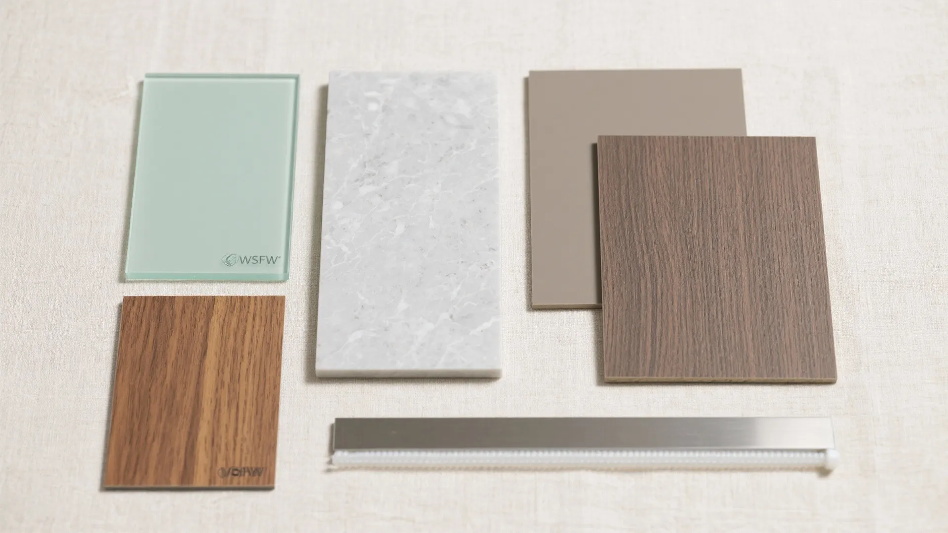 Glass Backsplash for Light and Easy Cleaning