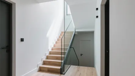 5 Staircase Wall Glass Design Ideas