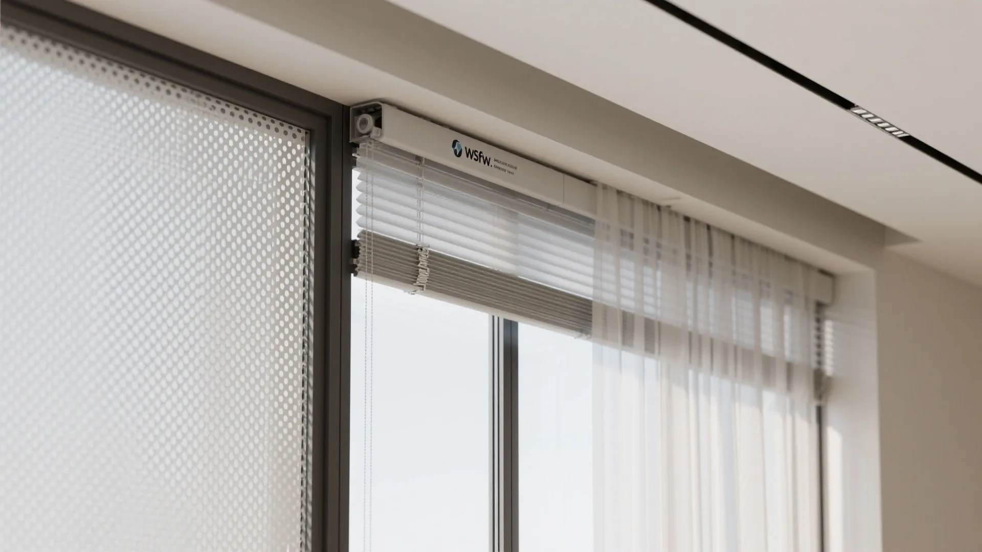 Shaded glazing and layered privacy for the Gulf sun