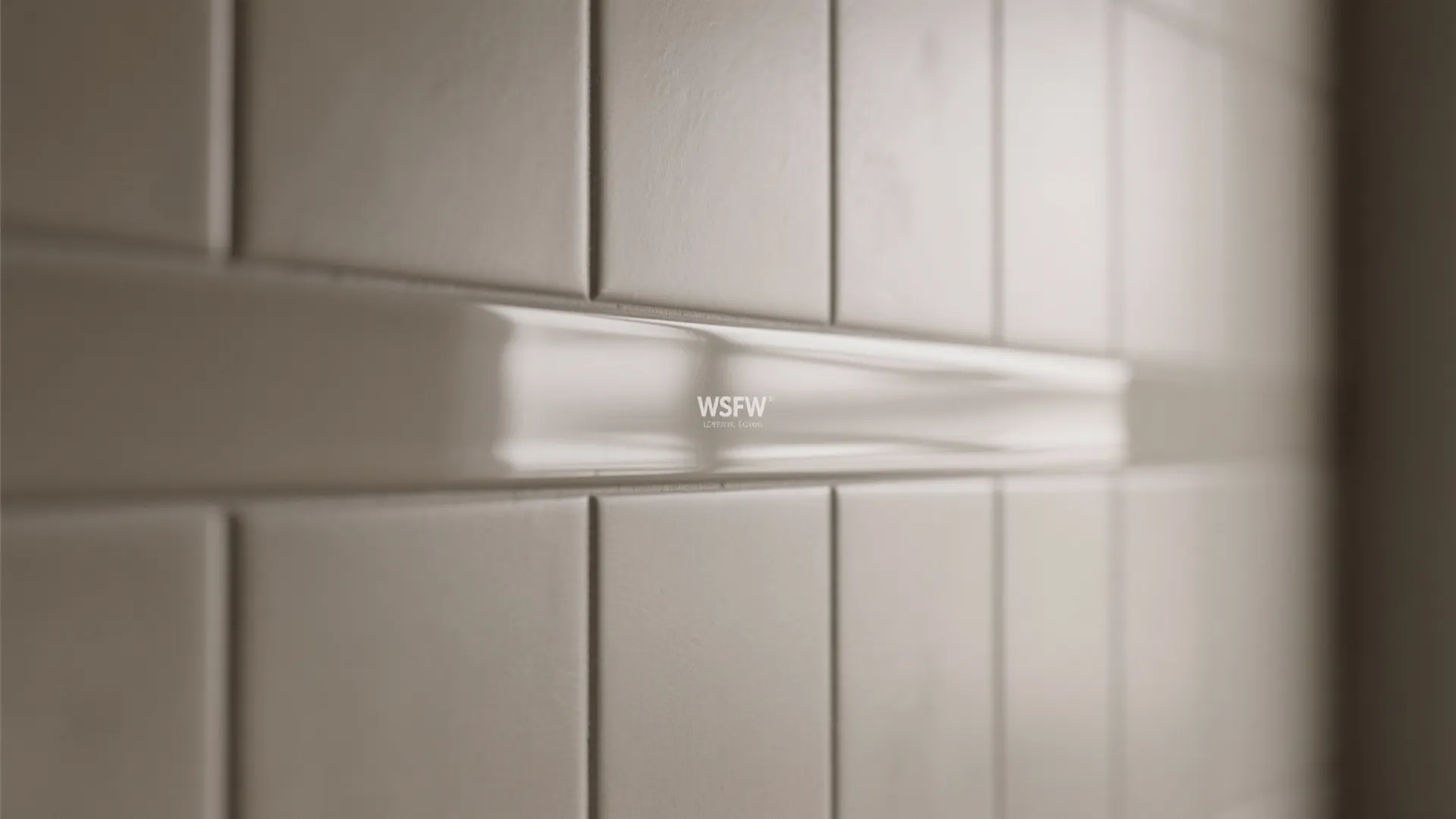 Matte–Gloss Bands for Subtle Light Play